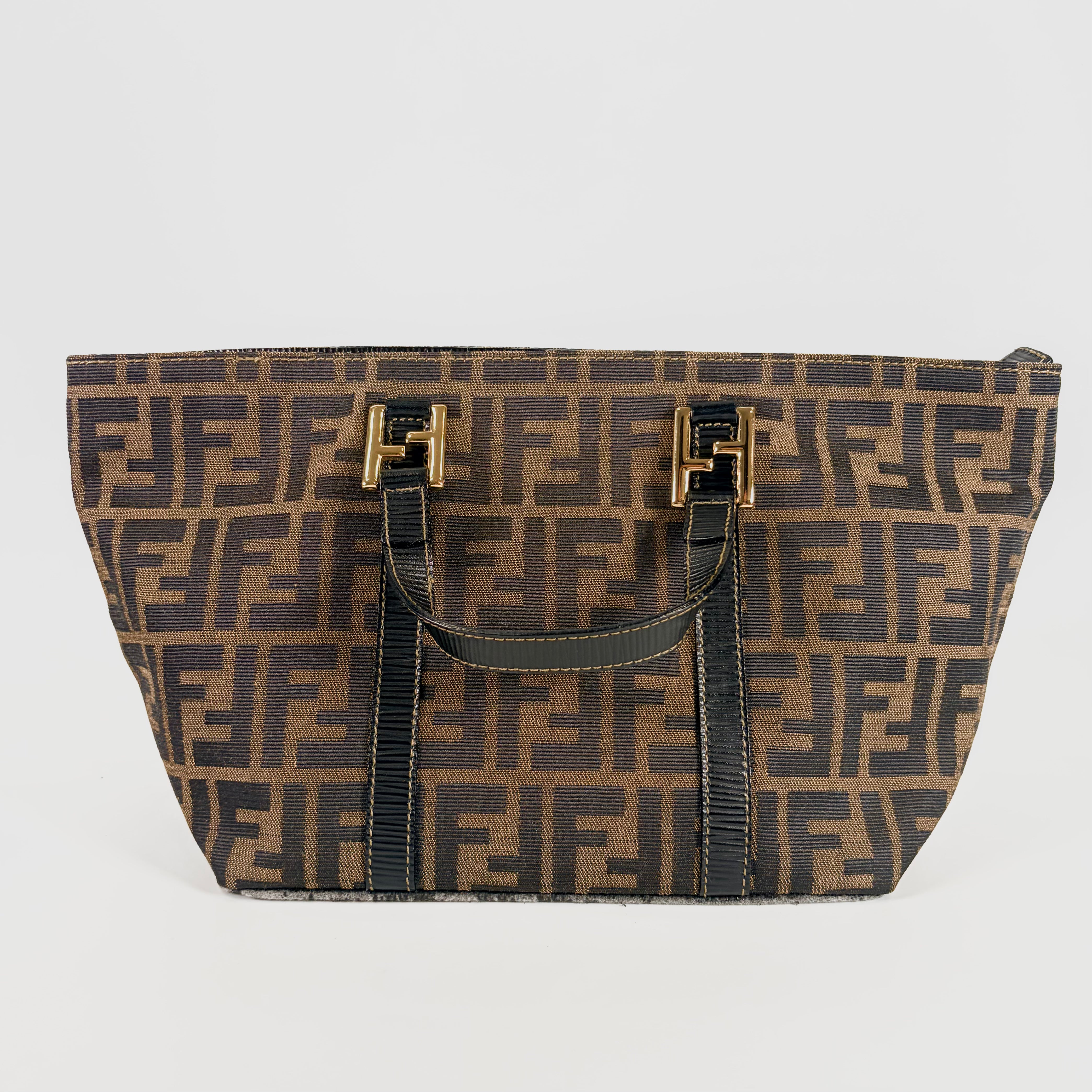 2604 secondhand FENDI Zucca hand bag