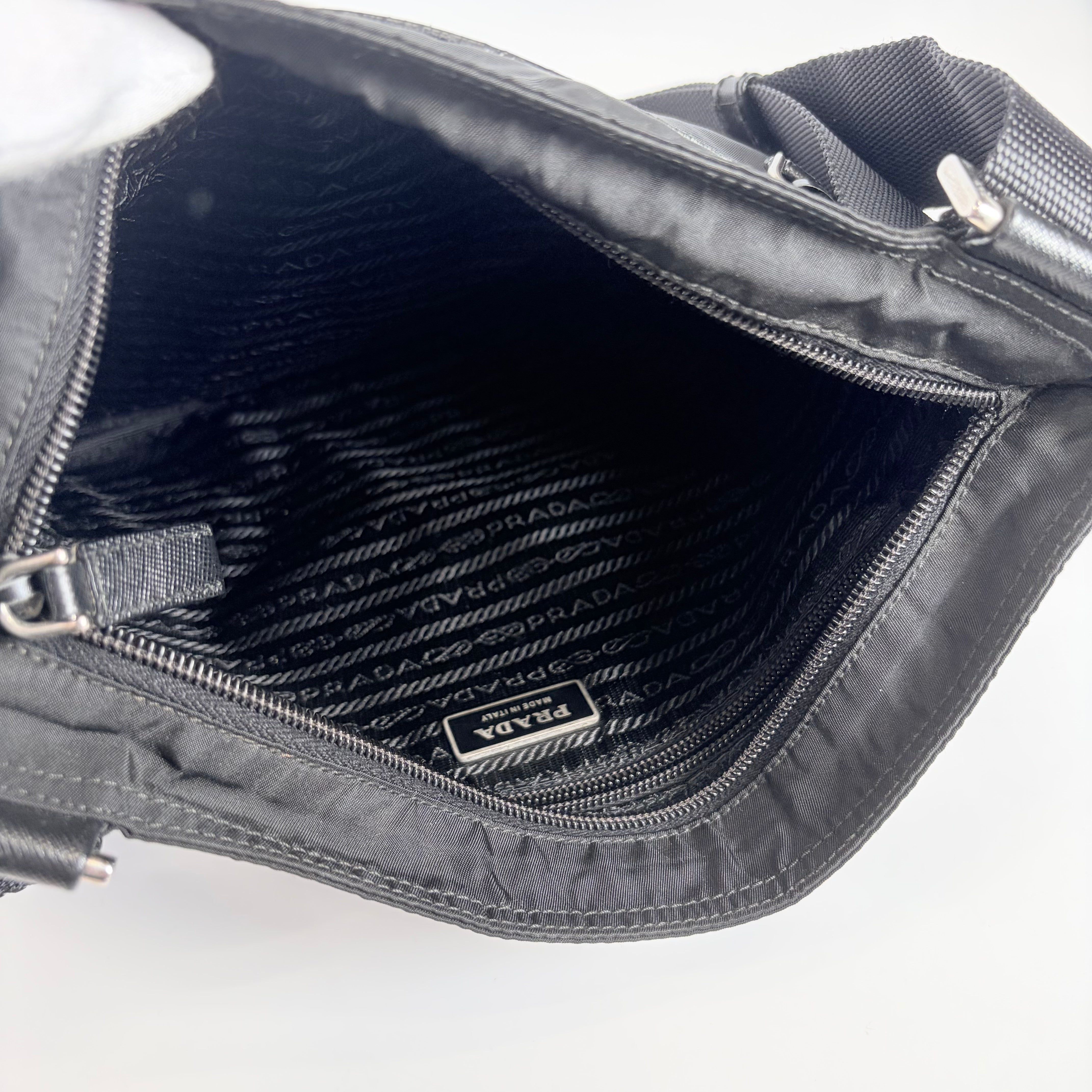 2606 secondhand PRADA Shoulder bag