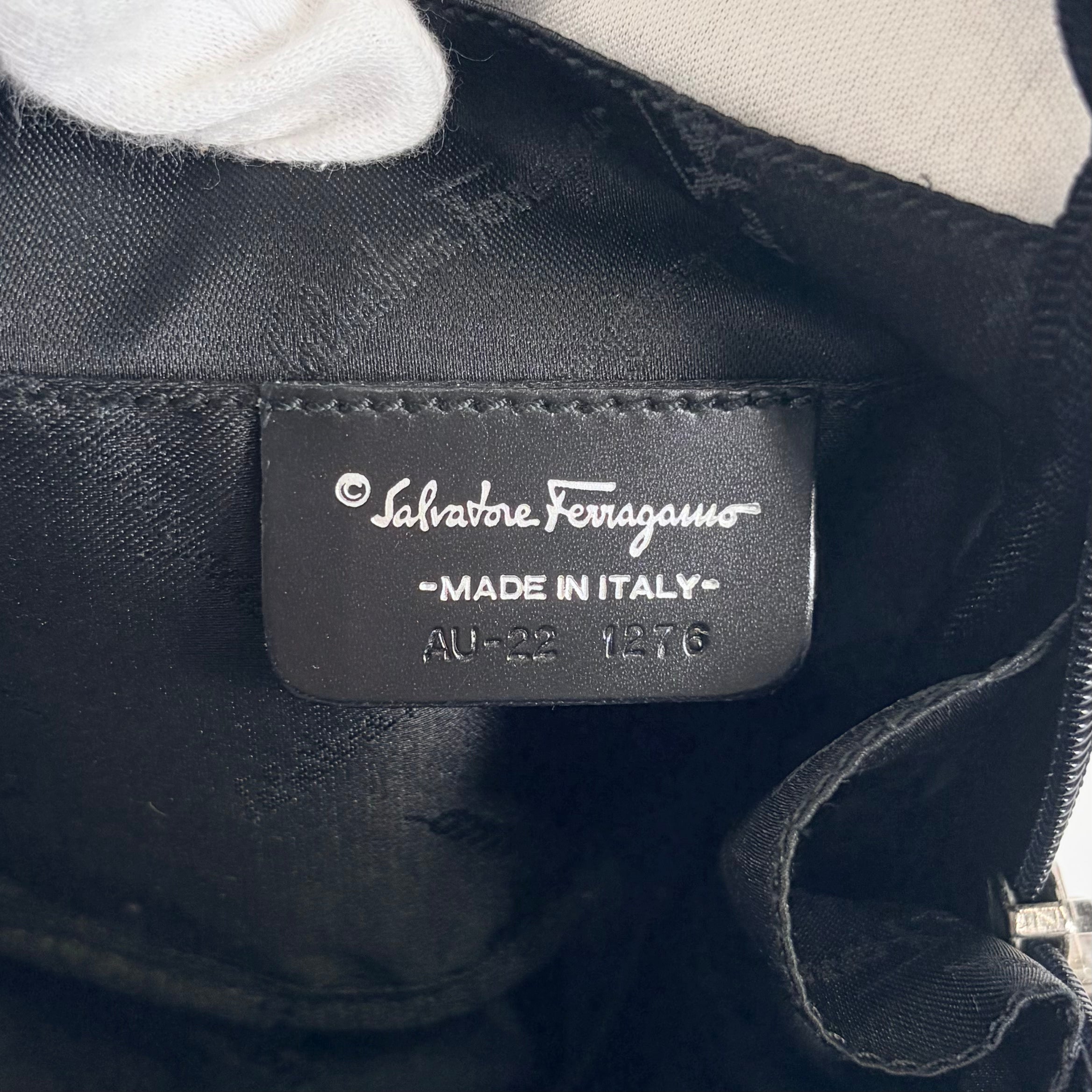 2607 secondhand Ferragamo Gancini canvas hand bag