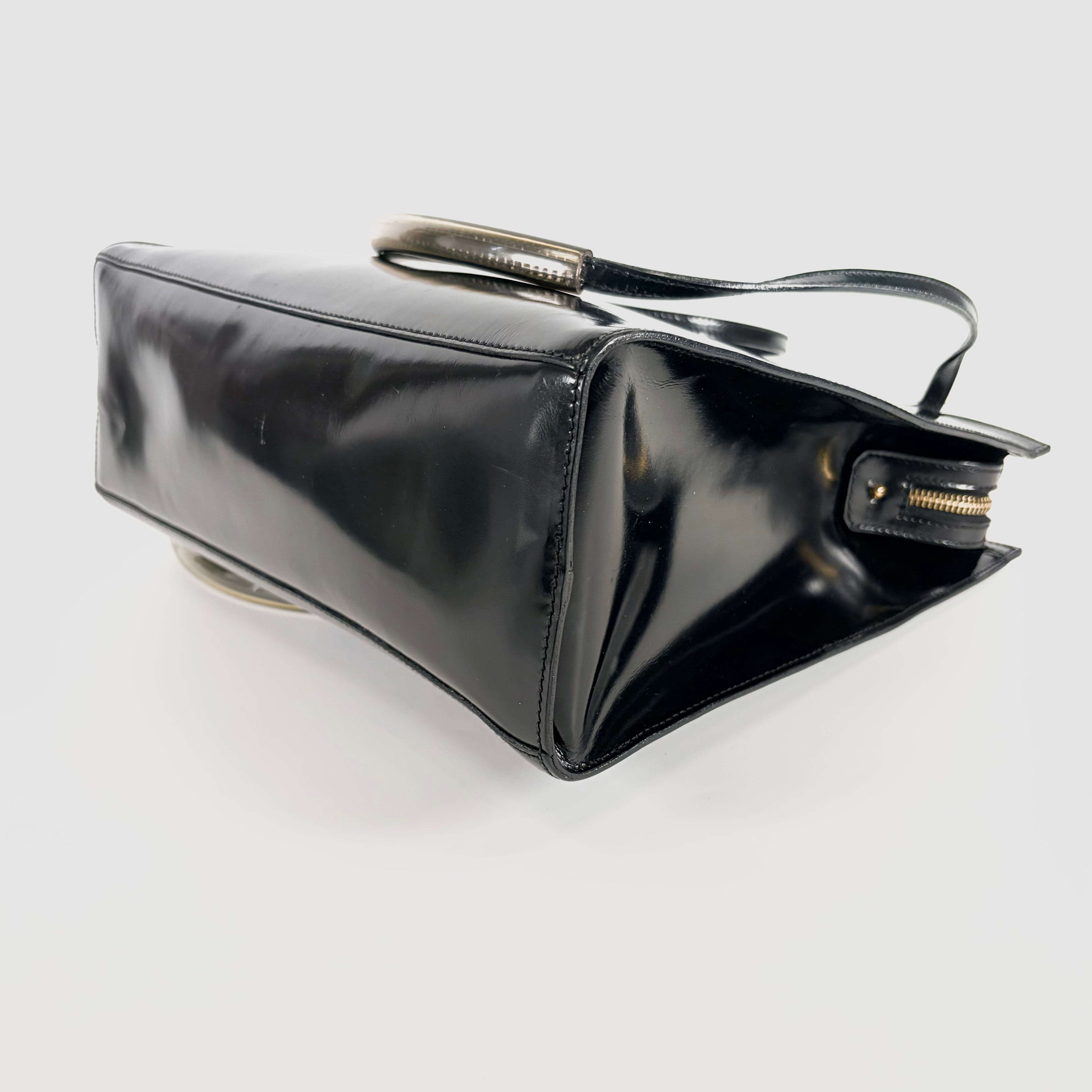 2606 secondhand Ferragamo patent hand bag