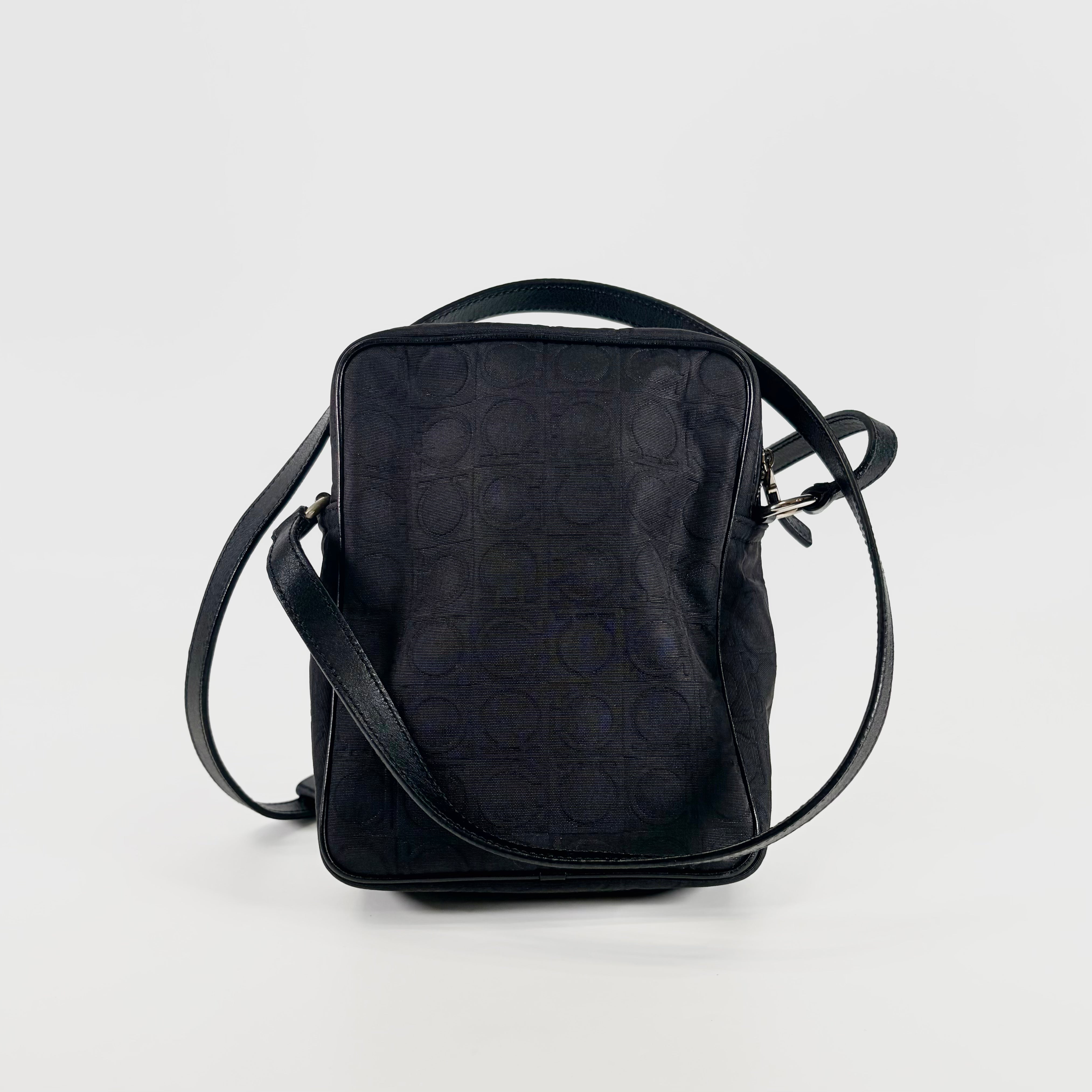 2606 secondhand Ferragamo Gancini Shoulder bag