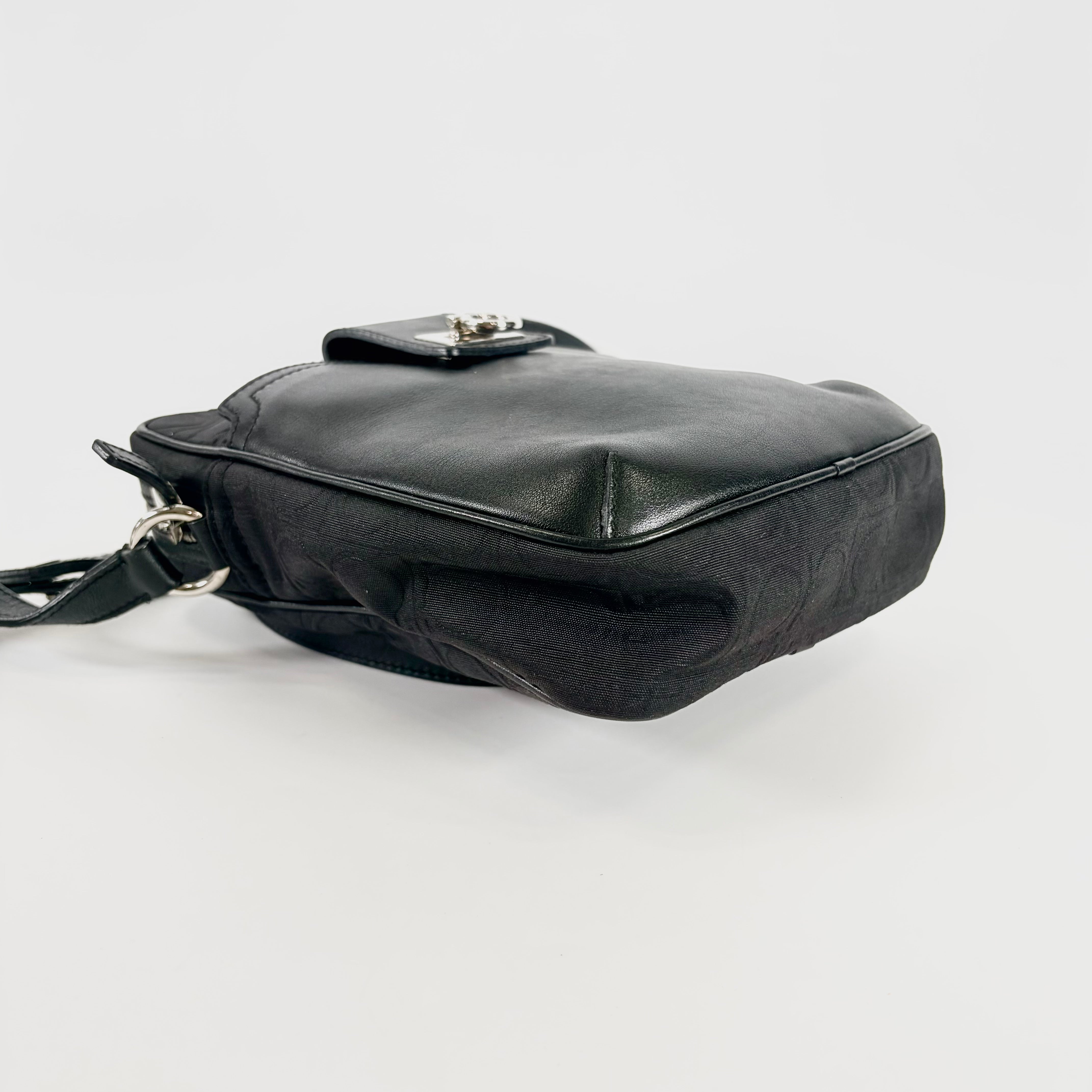 2606 secondhand Ferragamo Gancini Shoulder bag