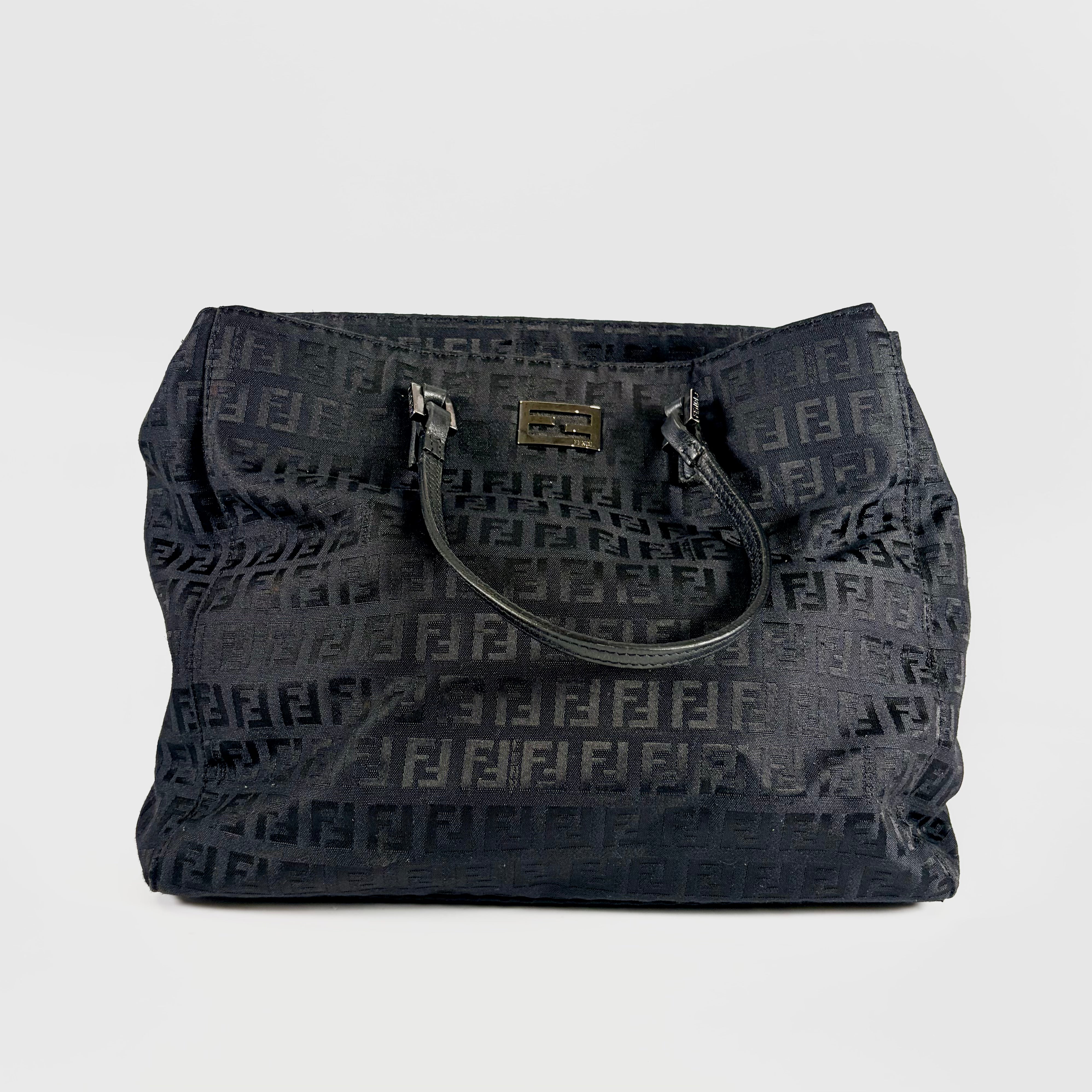 2606 secondhand FENDI Zucchino hand bag