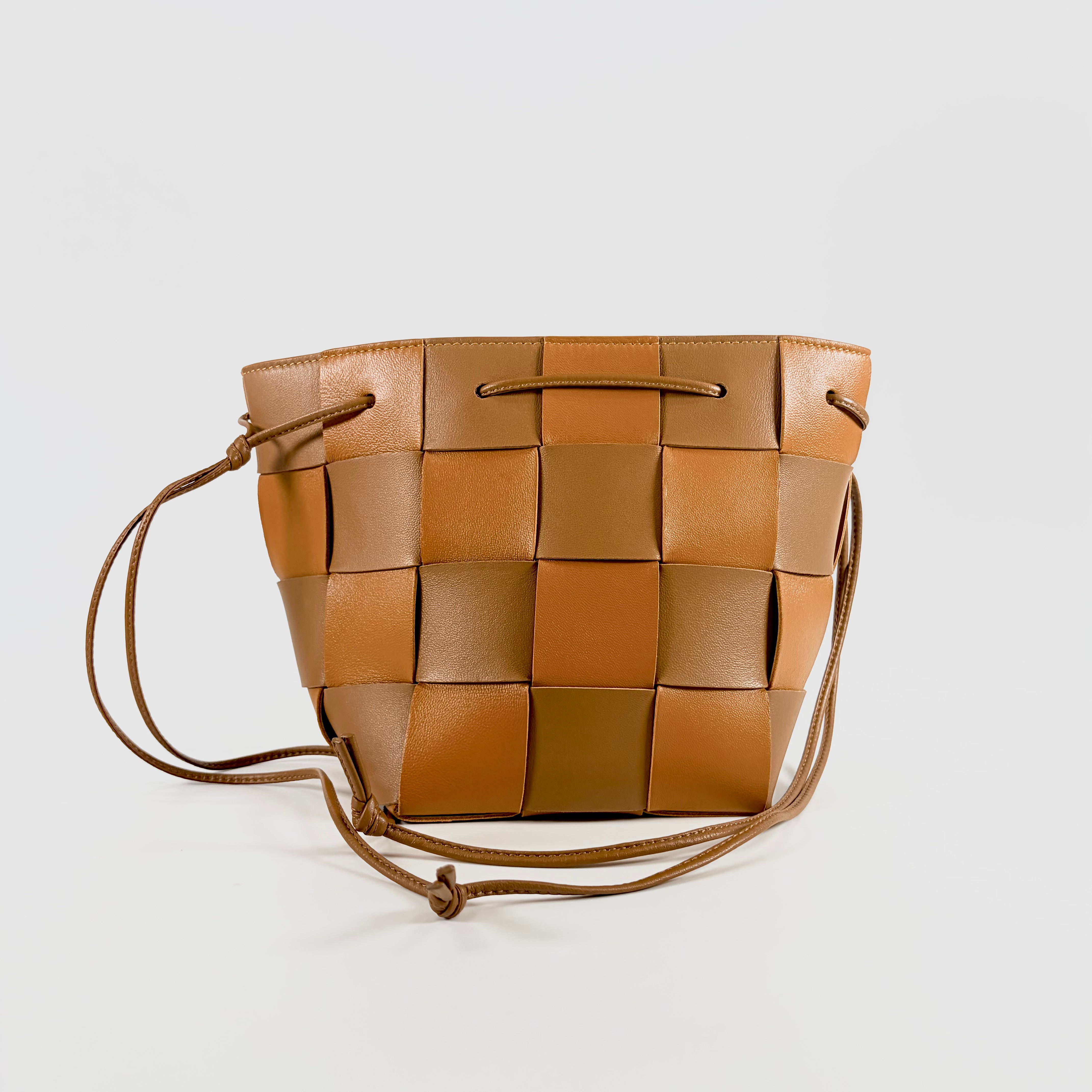 2607 secondhand BOTTEGAVENETA Intrecciato leather Shoulder bag Brown Outlet mark