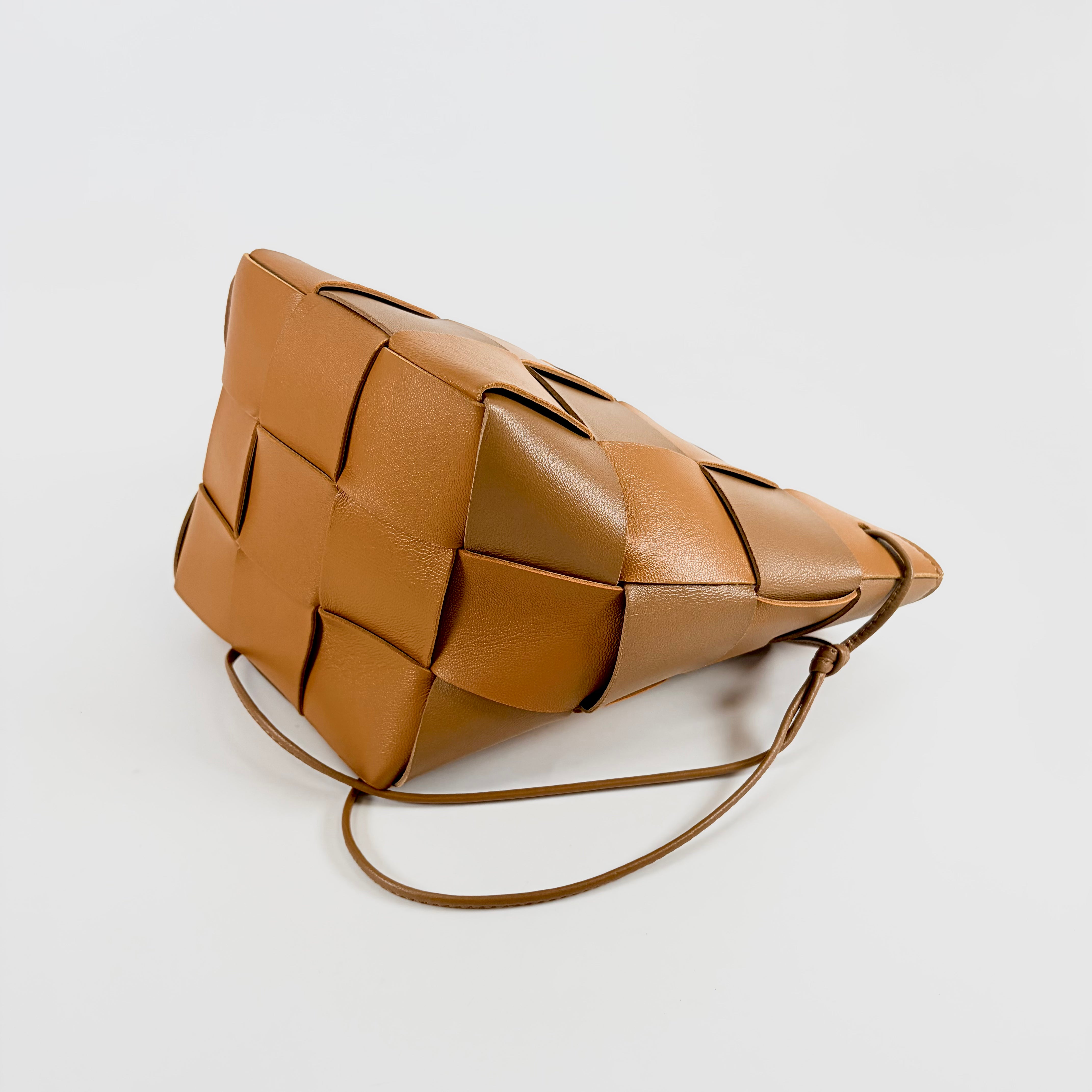 2607 secondhand BOTTEGAVENETA Intrecciato leather Shoulder bag Brown Outlet mark