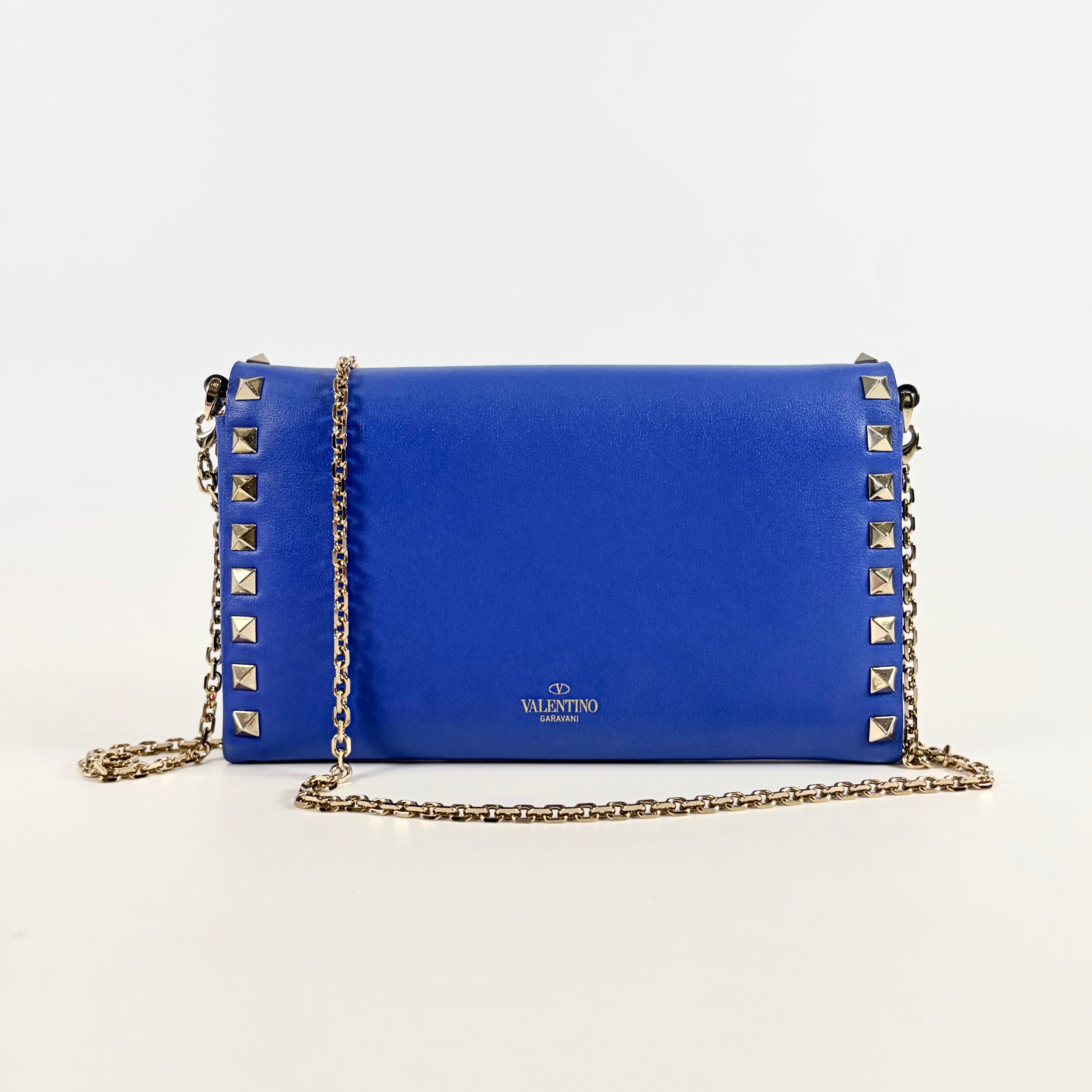 2607 secondhand VALENTINO Garavani Rockstud leather × studs Chain Wallet blue