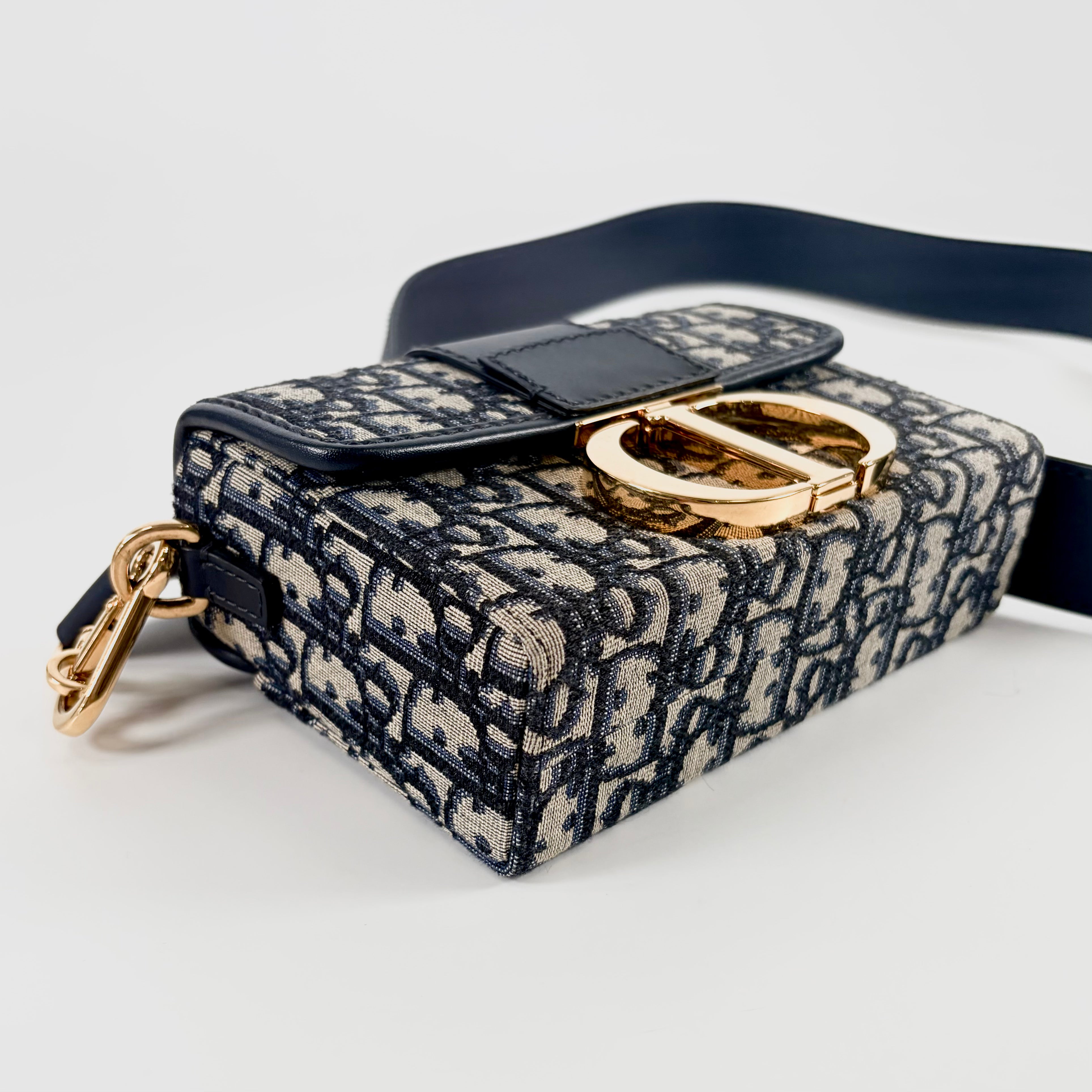 2607 secondhand CD of leak Montaigne 30 canvas × leather Shoulder bag Navy
