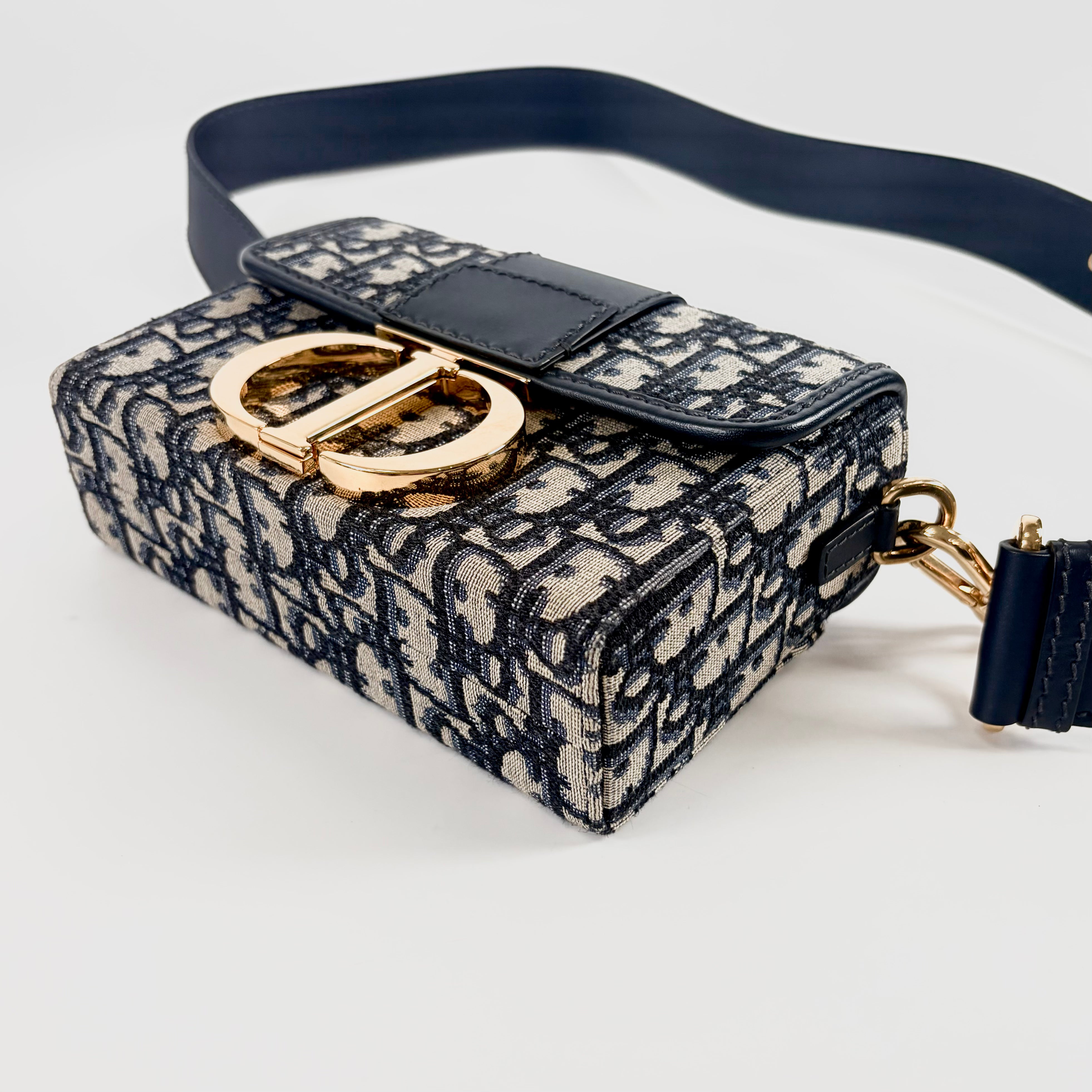 2607 secondhand CD of leak Montaigne 30 canvas × leather Shoulder bag Navy