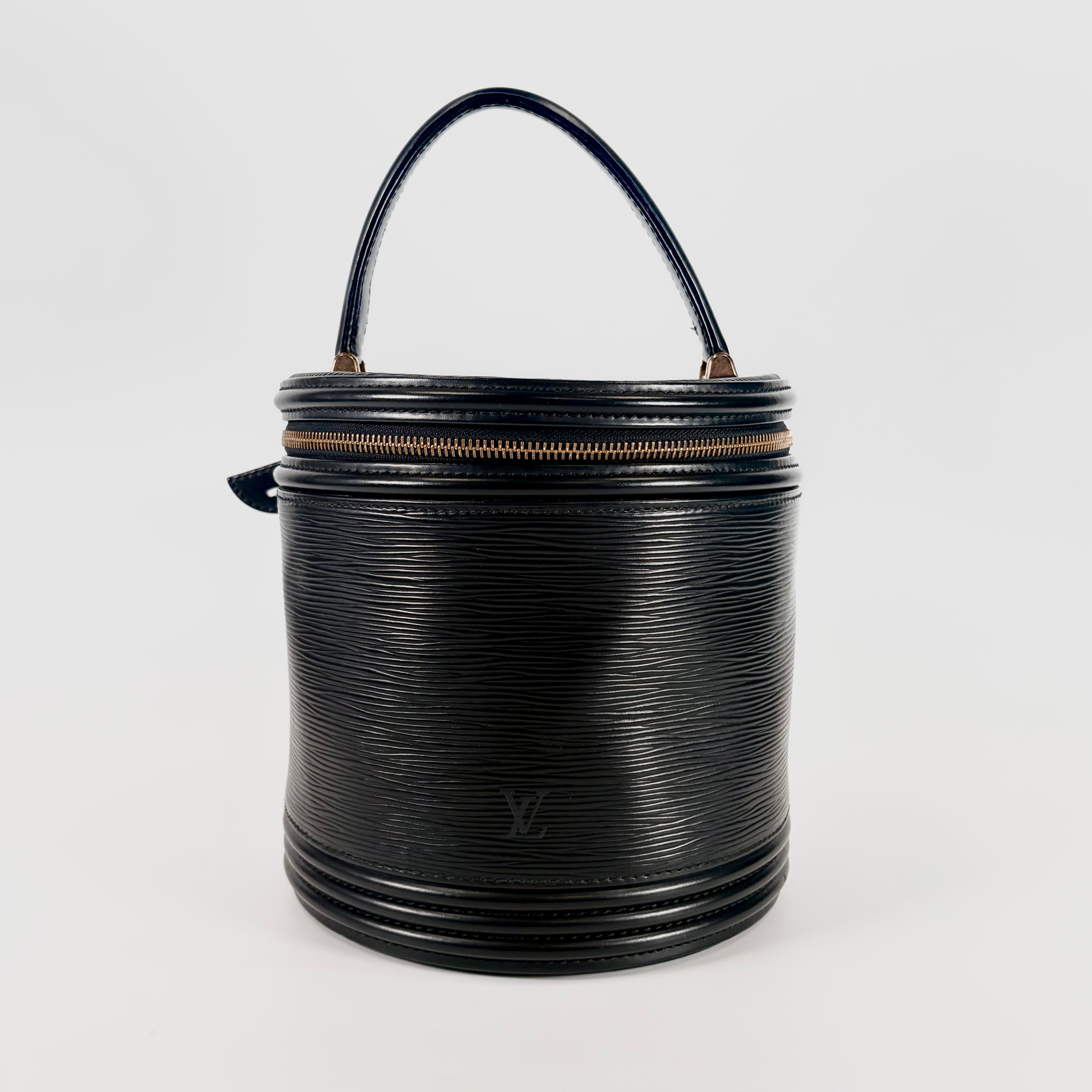 2606 secondhand LV hand bag Cannes