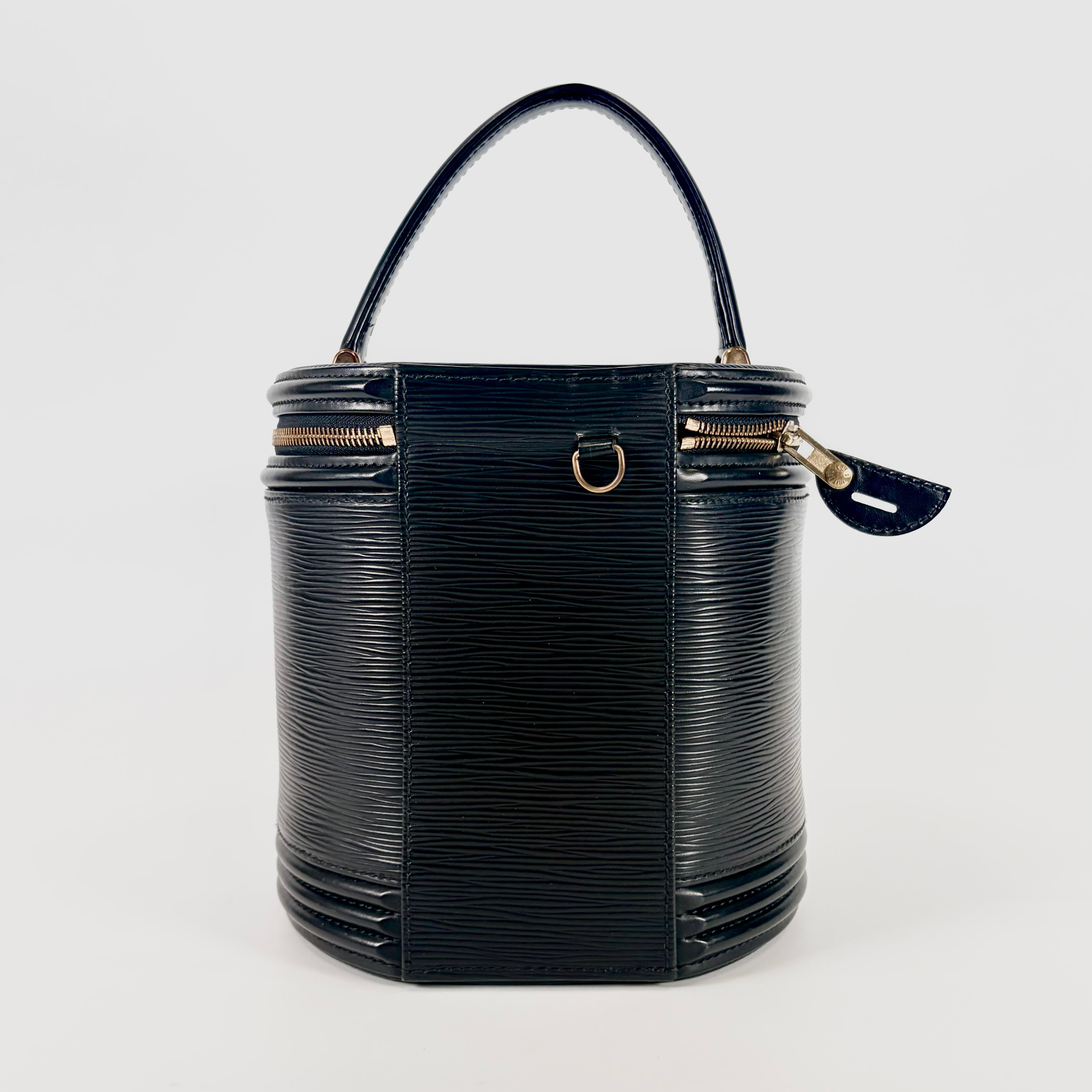 2606 secondhand LV hand bag Cannes