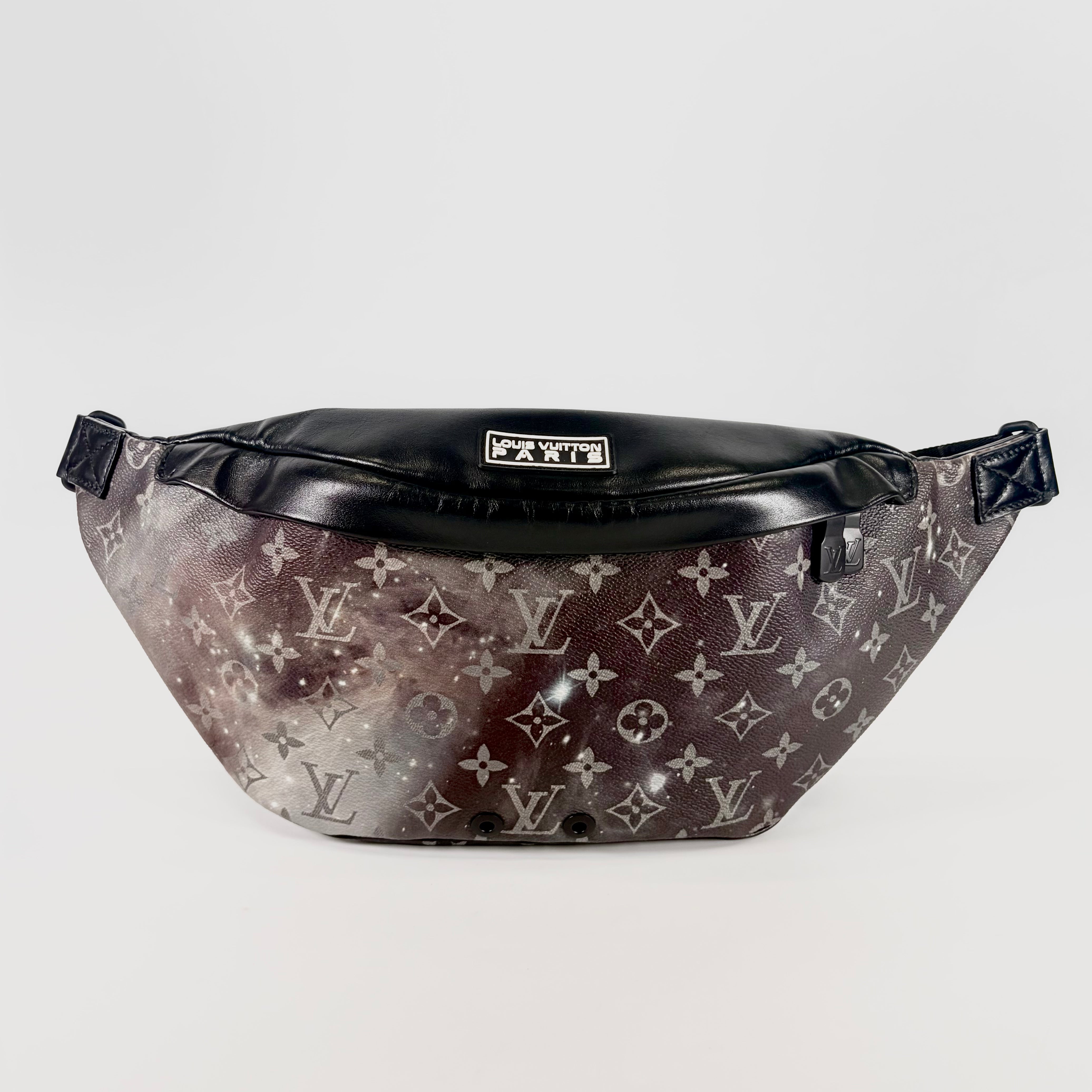 2606 secondhand LV Discovery Bam back