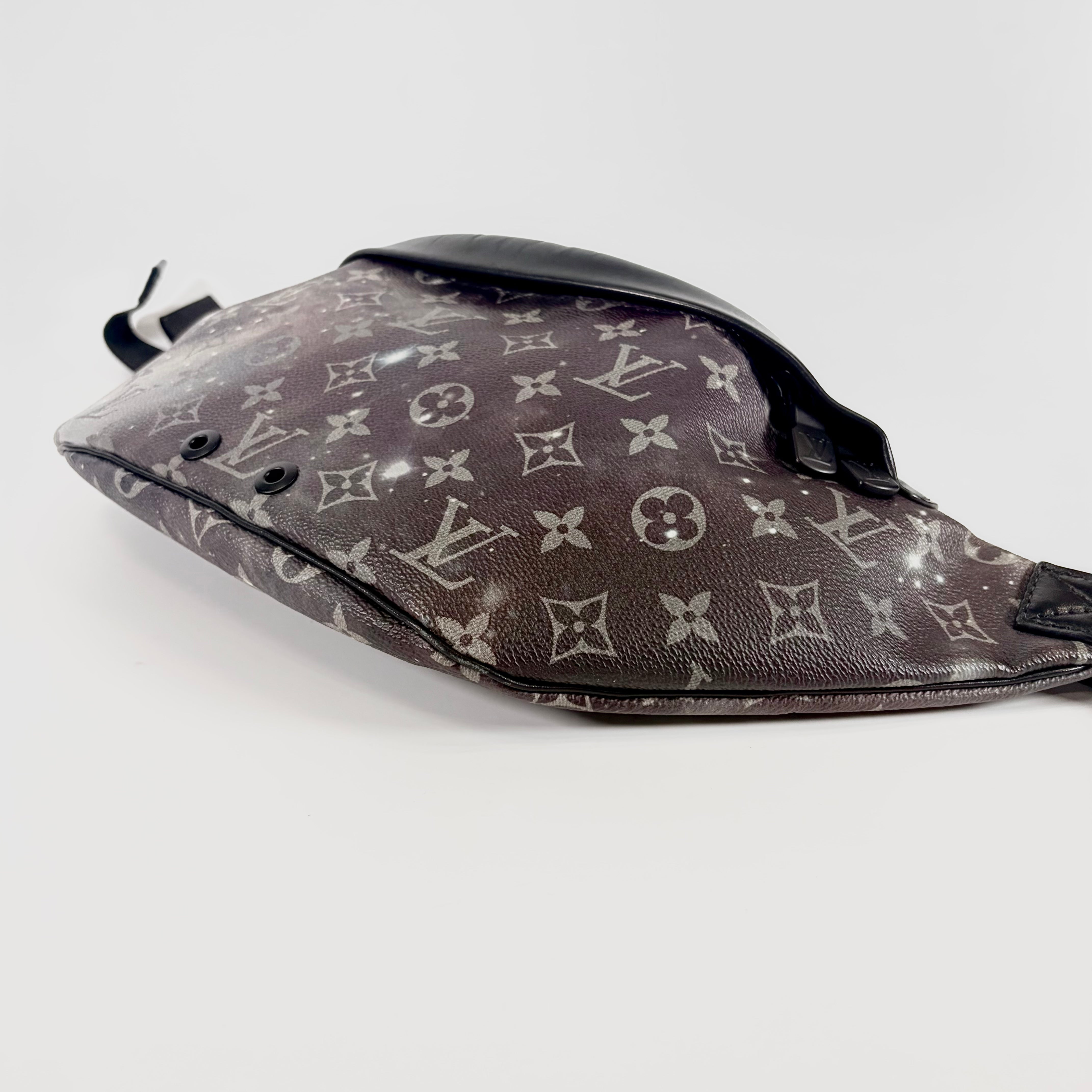 2606 secondhand LV Discovery Bam back