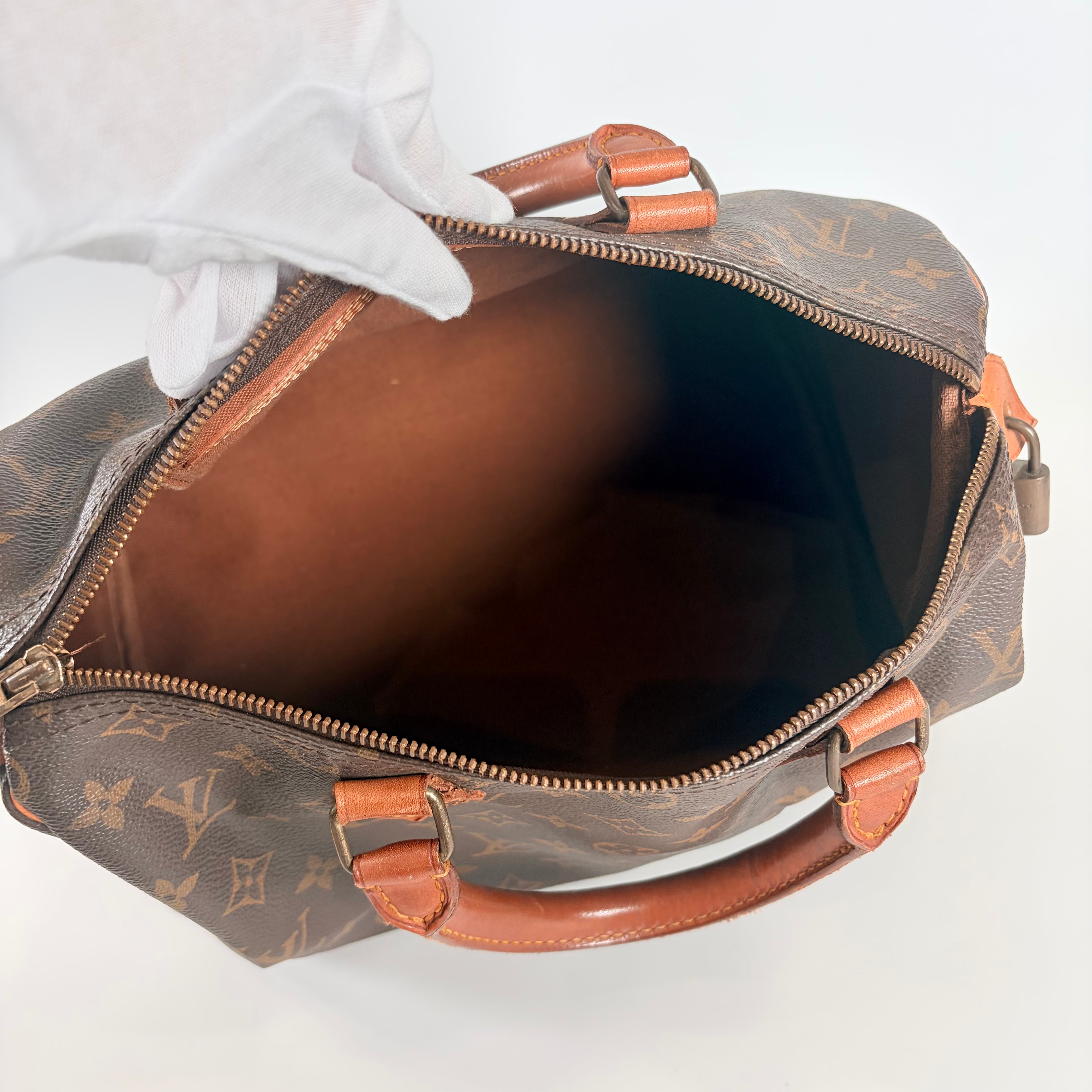 2607 secondhand LV Monogram Speedy 30