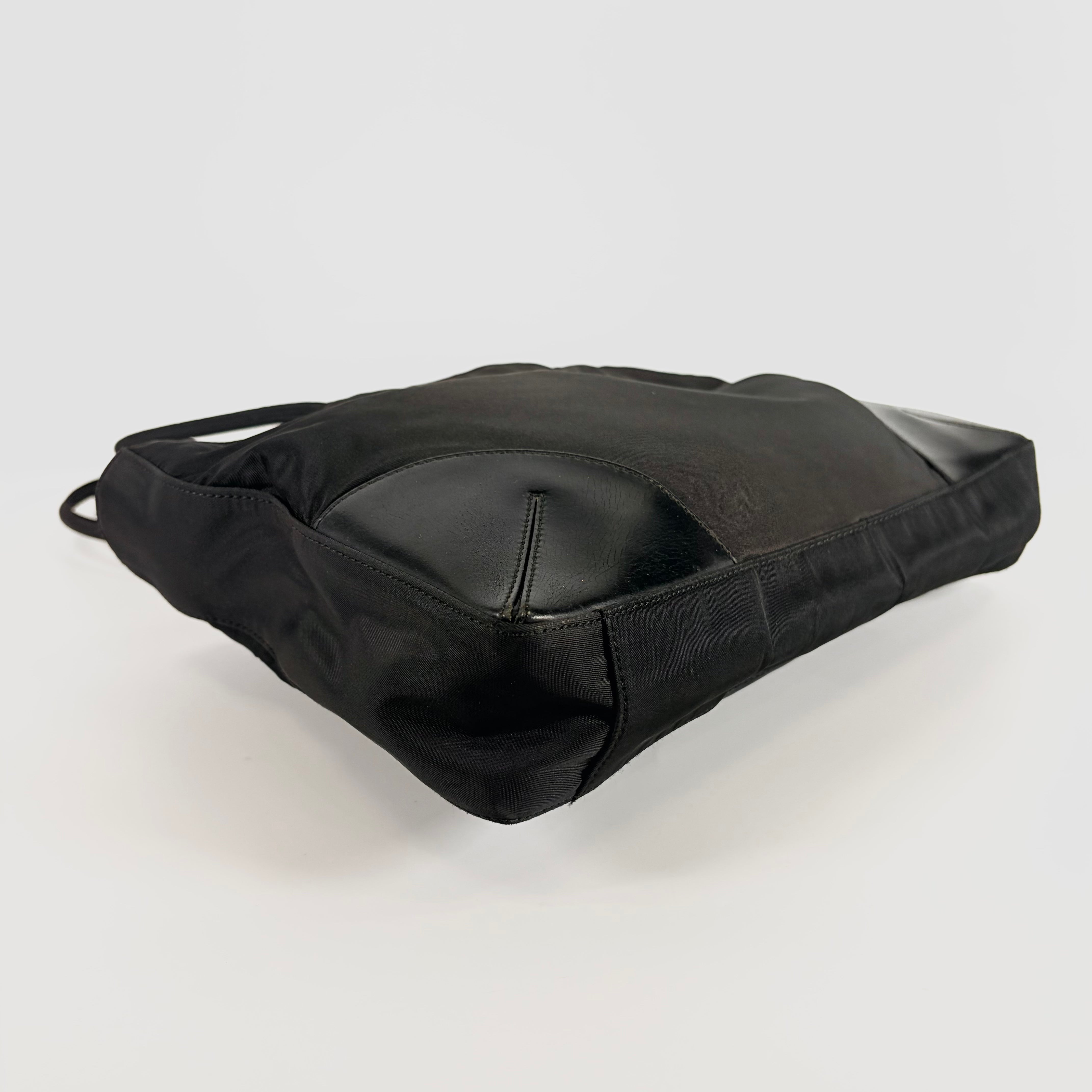 2607 secondhand PRADA nylon hand bag