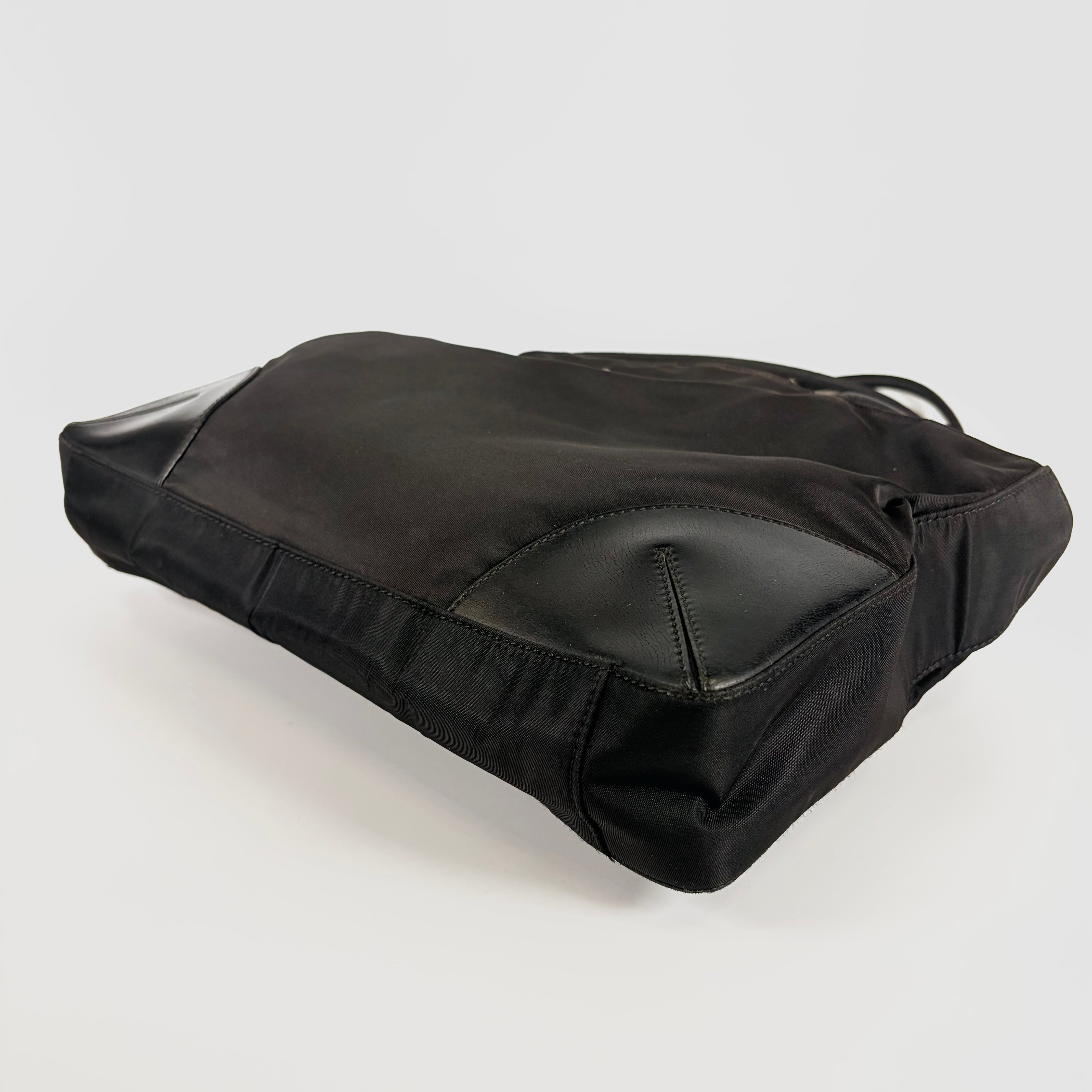 2607 secondhand PRADA nylon hand bag