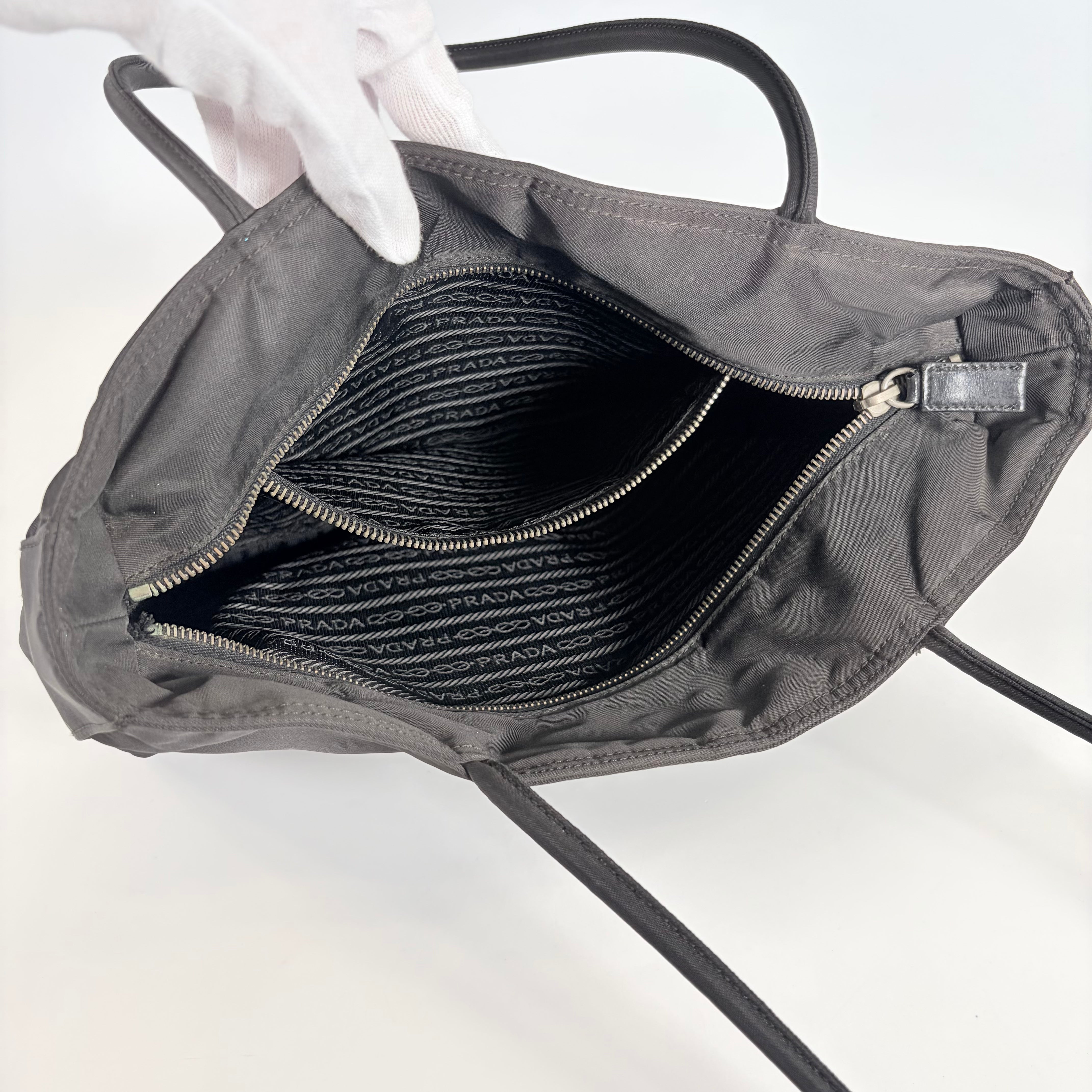 2607 secondhand PRADA nylon hand bag