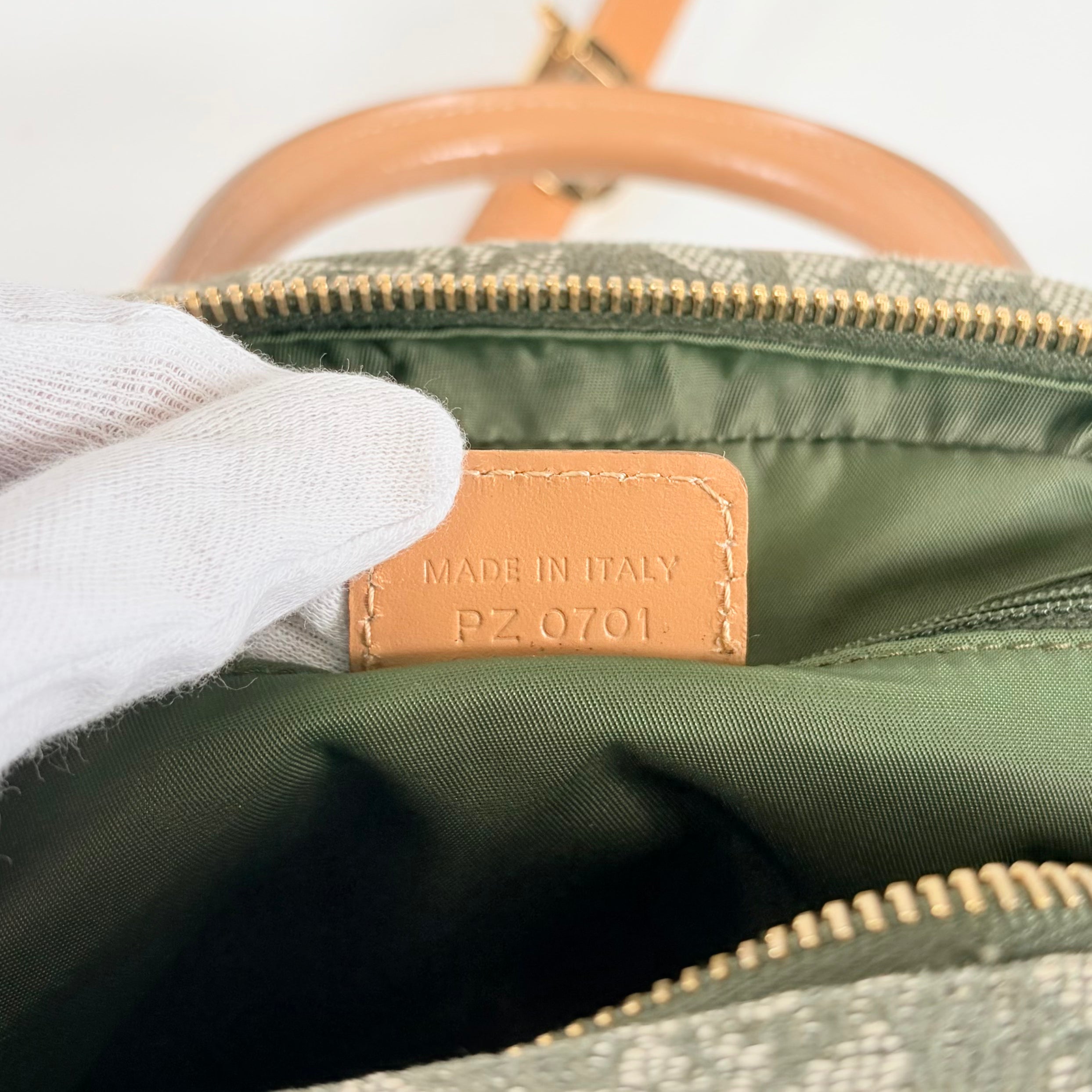 2607 secondhand CD Trotter hand bag