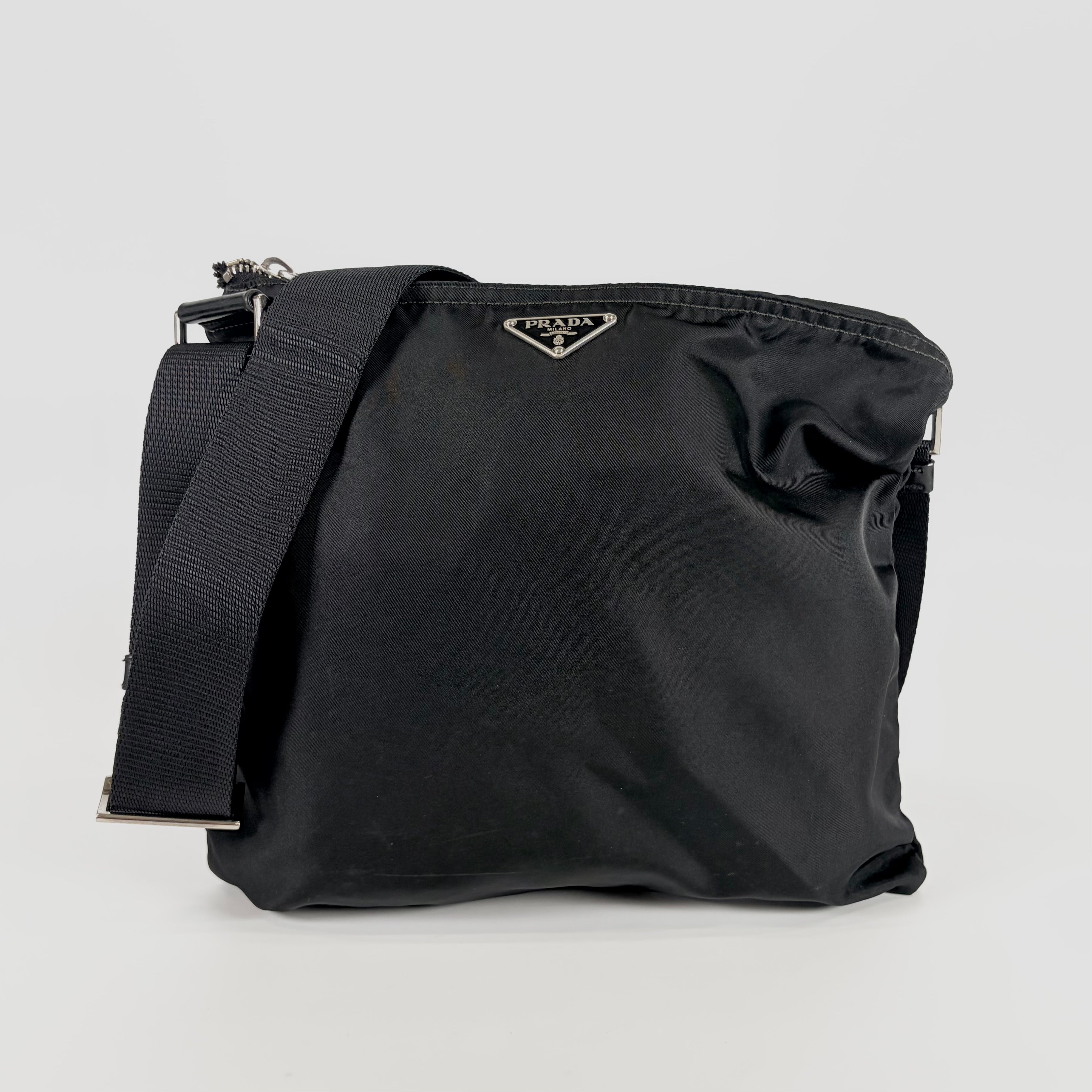 2607 secondhand PRADA nylon Shoulder bag