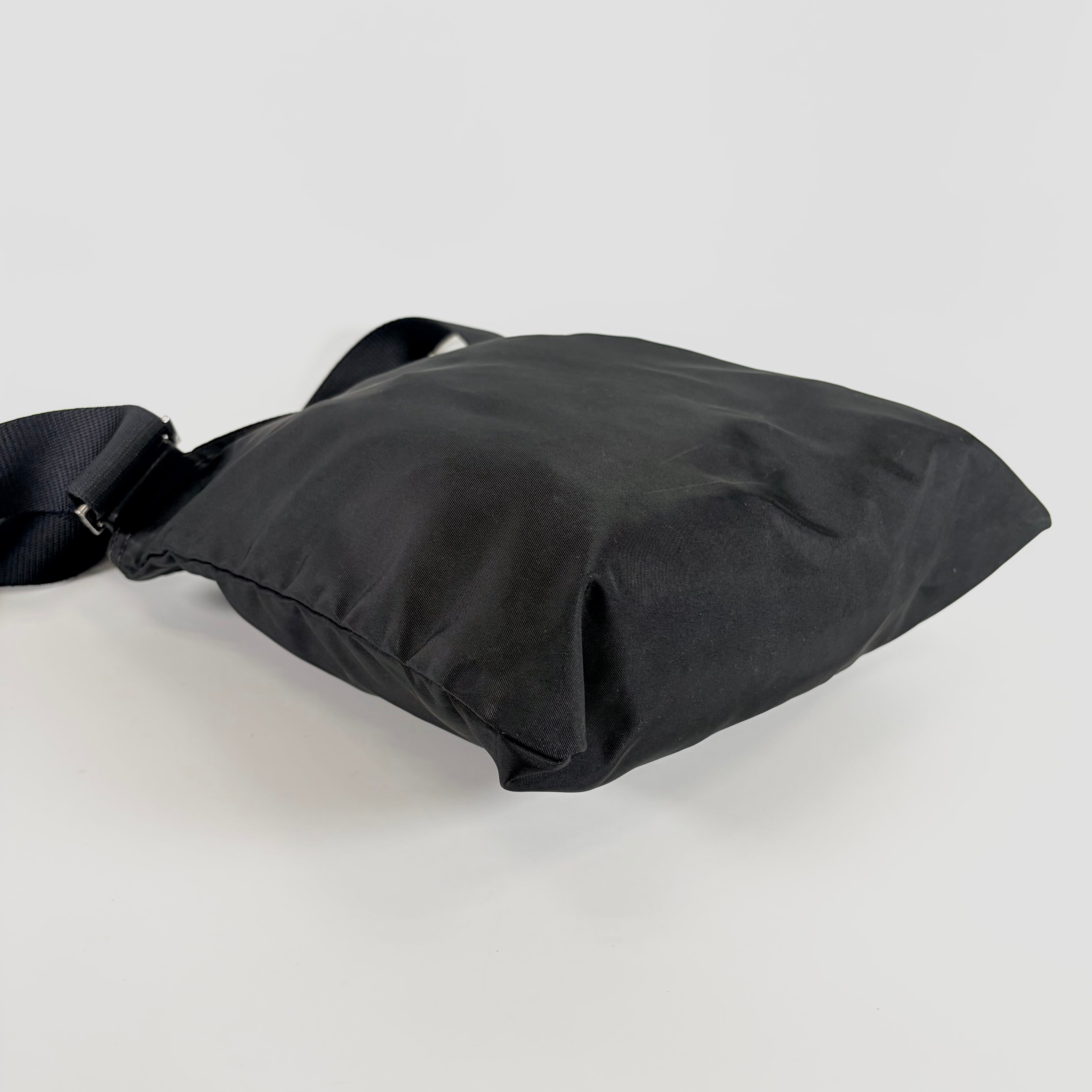 2607 secondhand PRADA nylon Shoulder bag