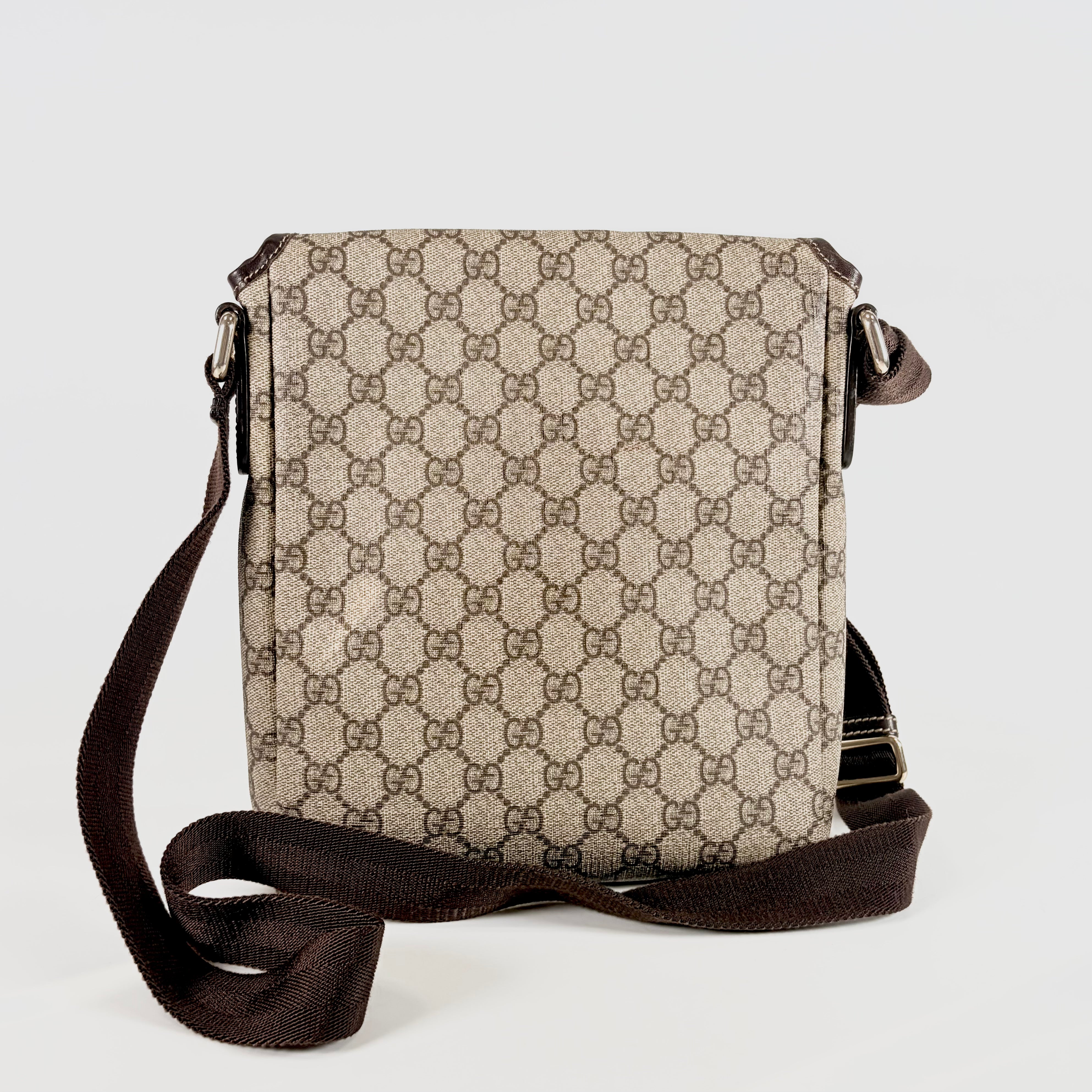 2608 secondhand GUCCI GG Supreme Shoulder Bag