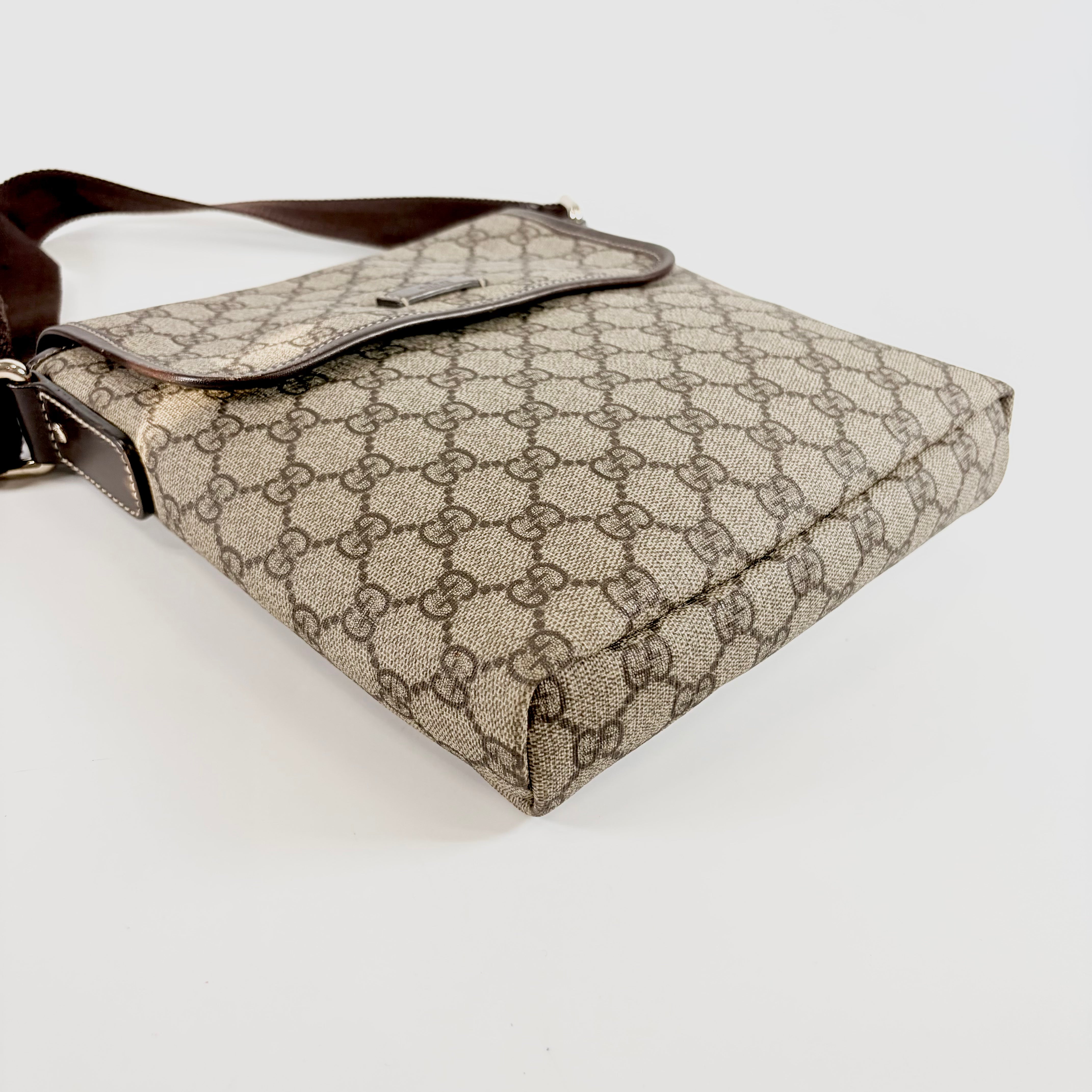 2608 secondhand GUCCI GG Supreme Shoulder Bag