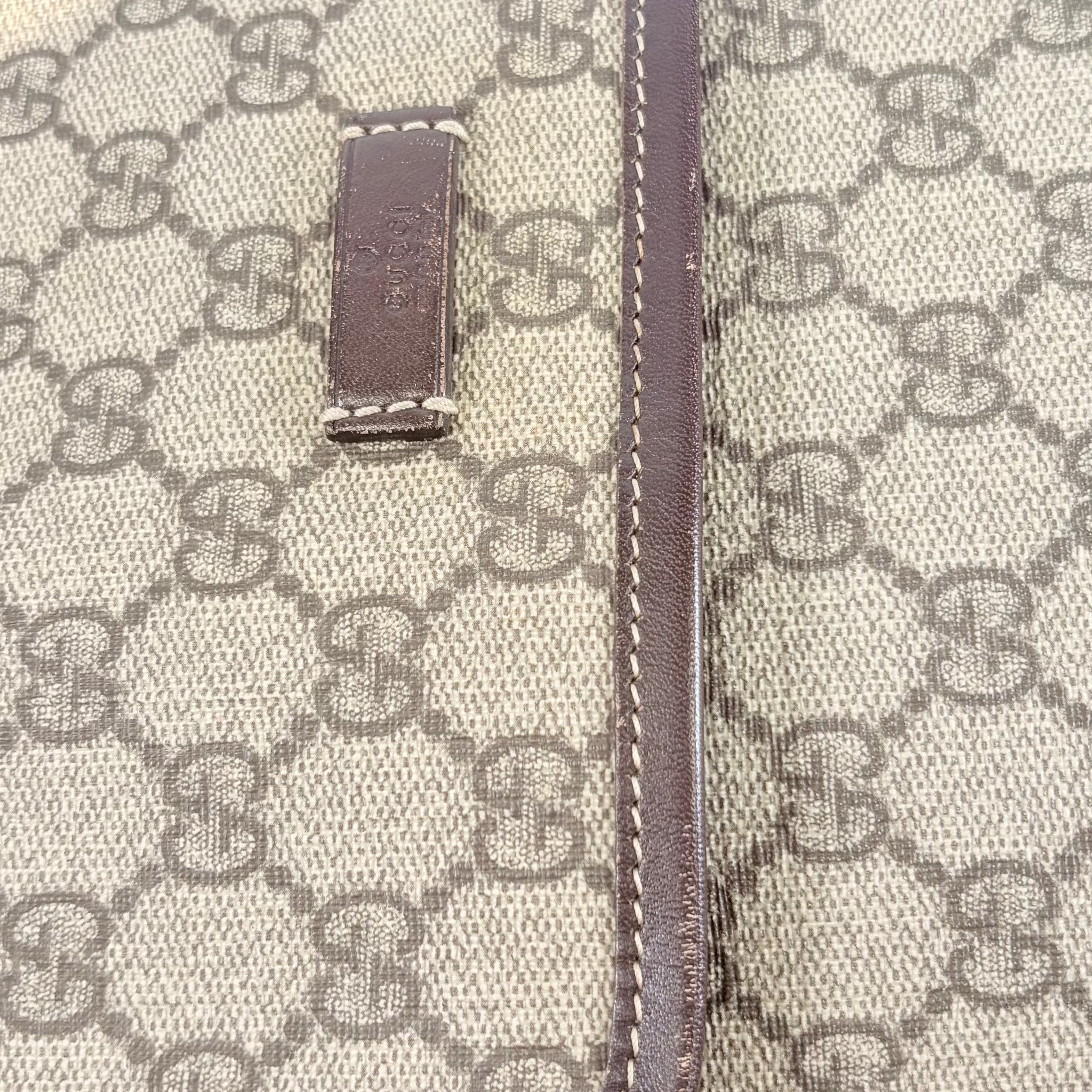 2608 secondhand GUCCI GG Supreme Shoulder Bag