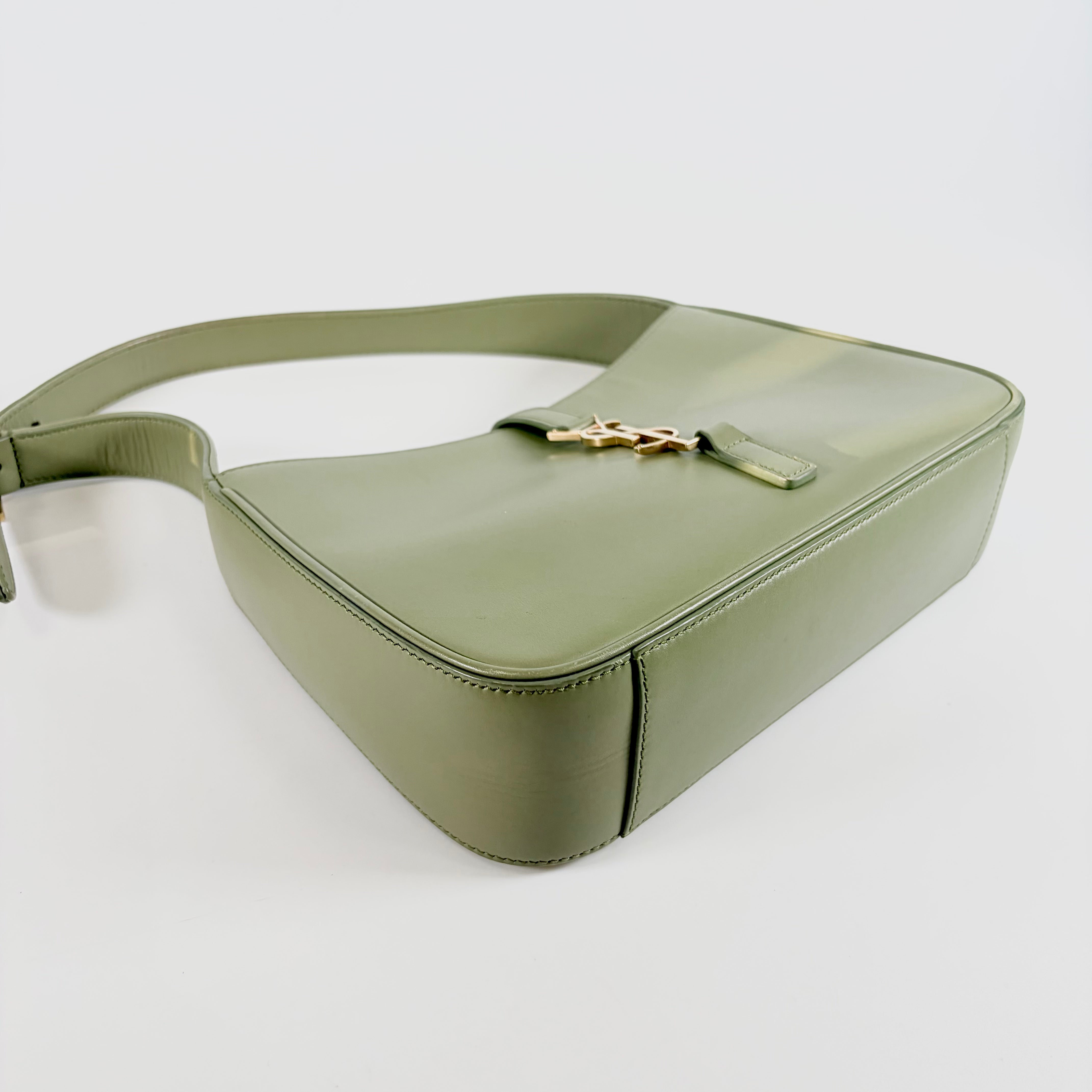 2608 secondhand SAINT LAURENT Le 5 à 7 Shoulder Bag