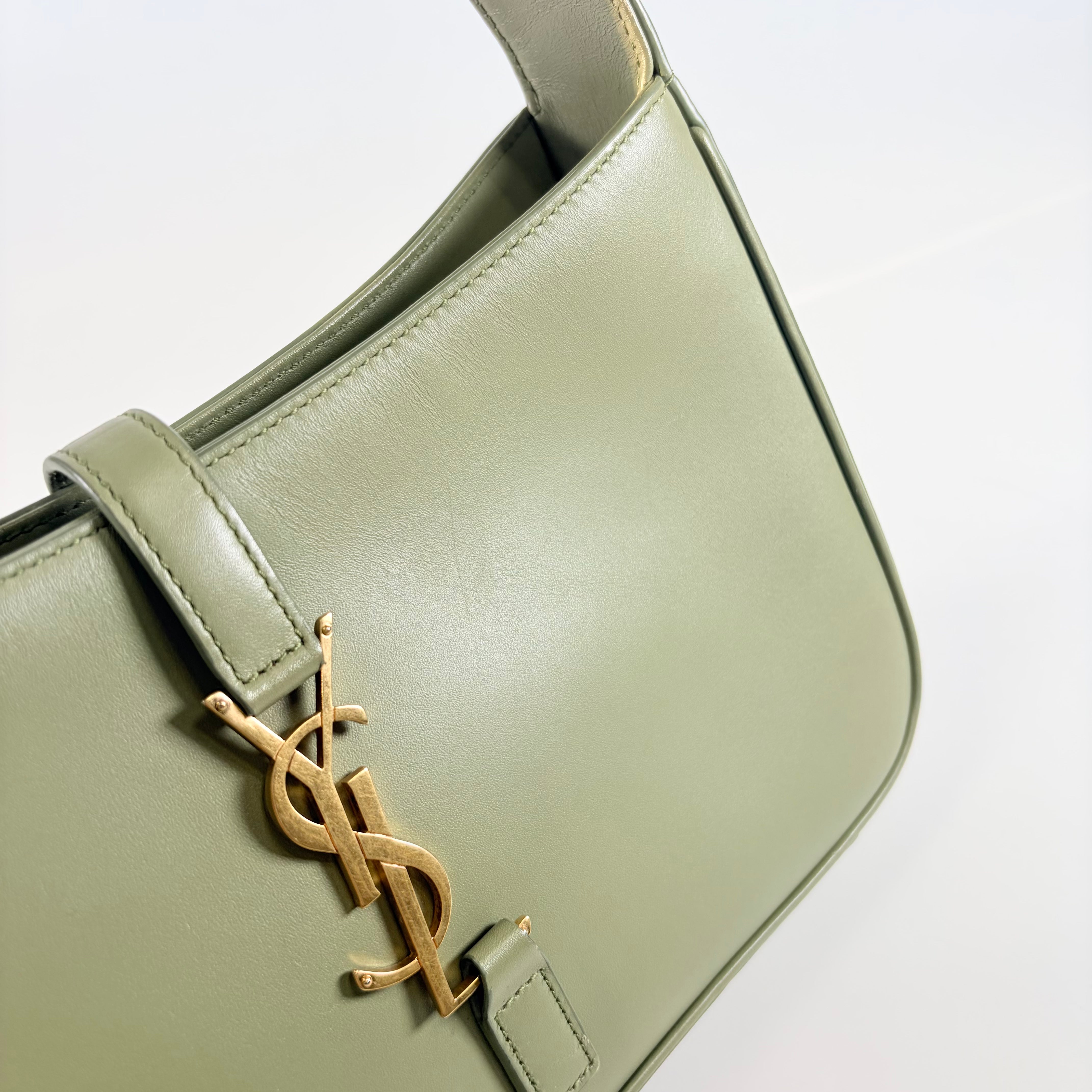 2608 secondhand SAINT LAURENT Le 5 à 7 Shoulder Bag