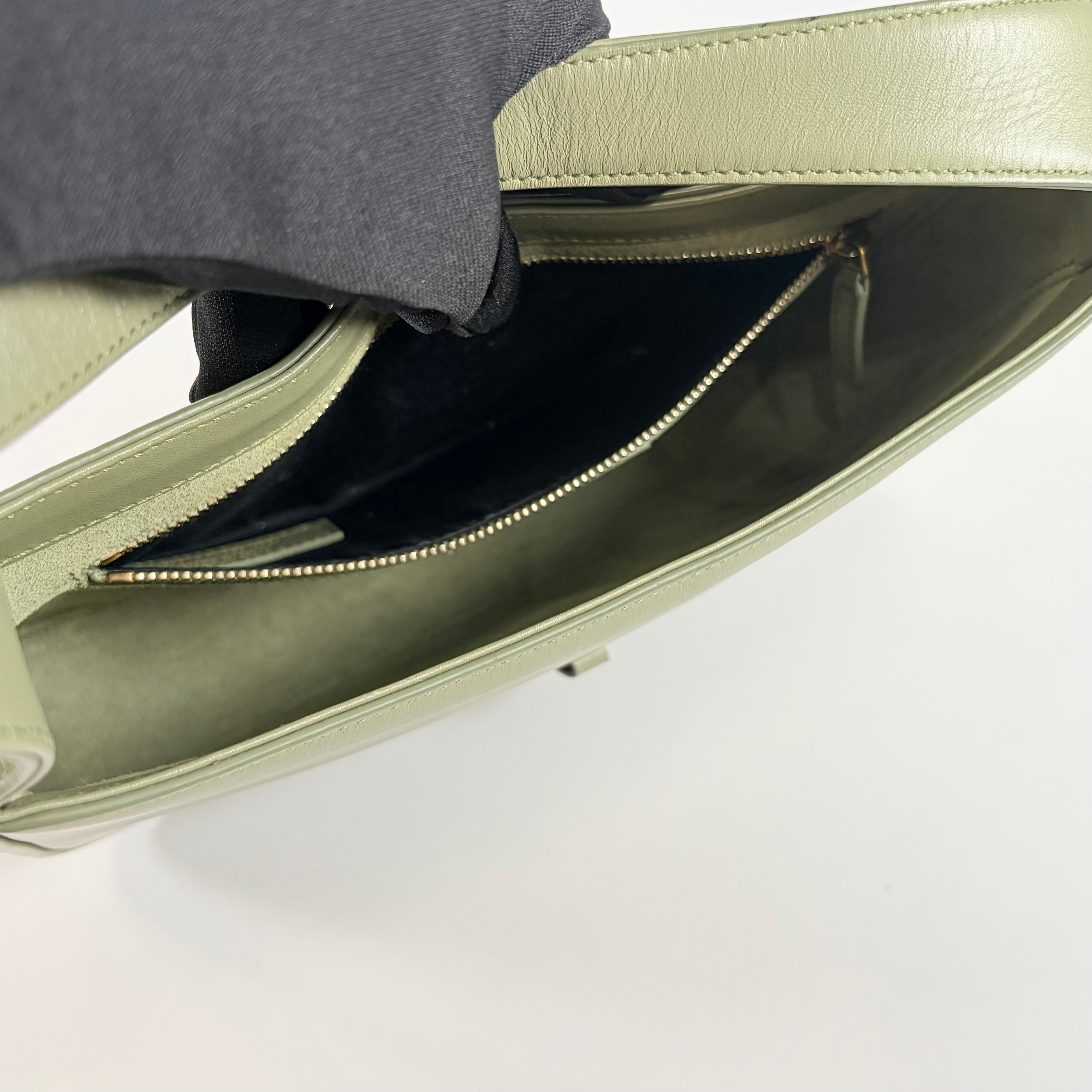 2608 secondhand SAINT LAURENT Le 5 à 7 Shoulder Bag