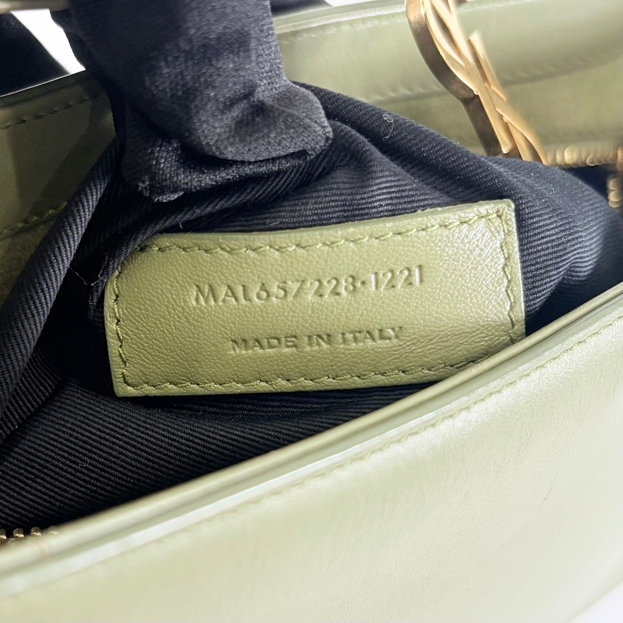 2608 secondhand SAINT LAURENT Le 5 à 7 Shoulder Bag