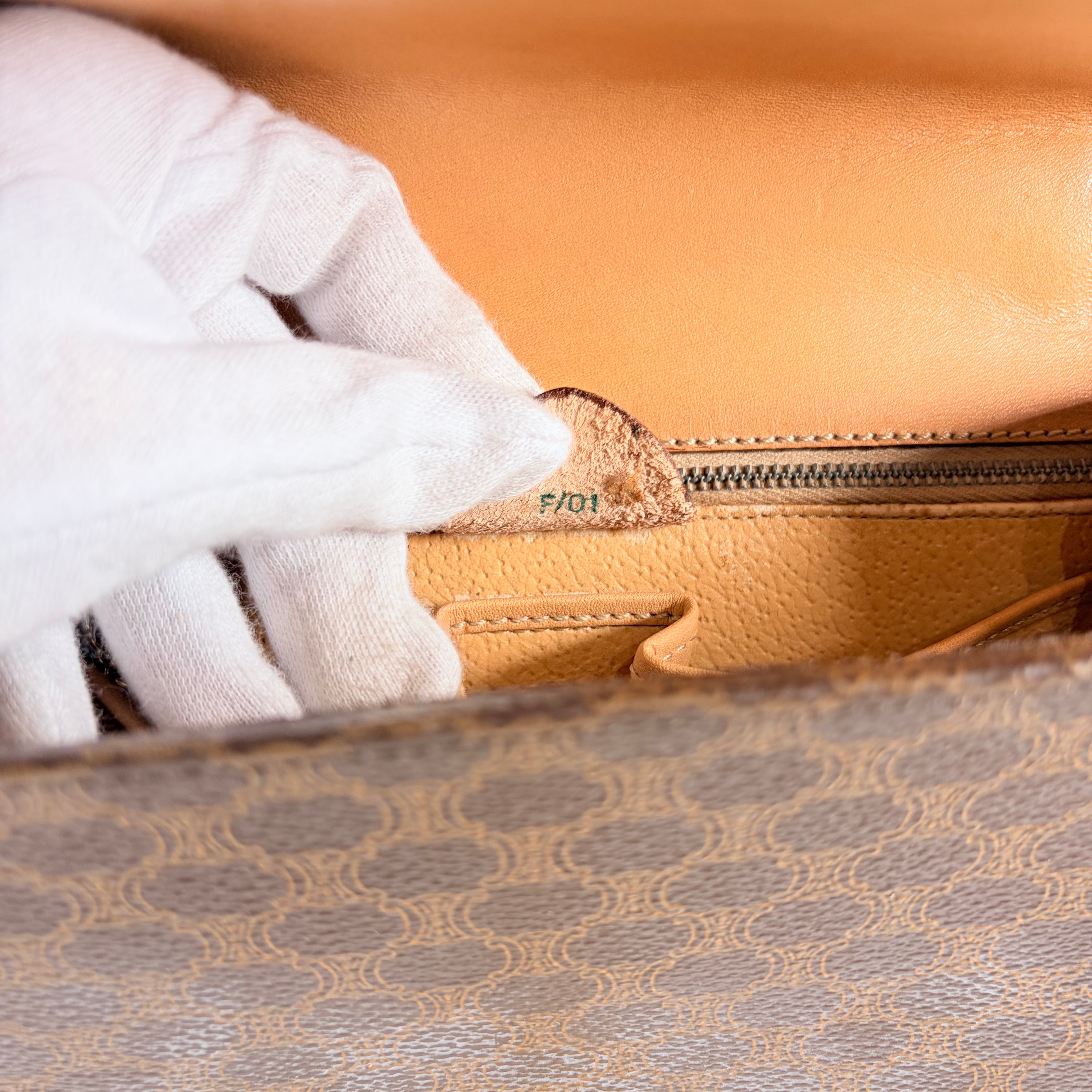 2606 secondhand CELINE hand bag Macadam Pattern
