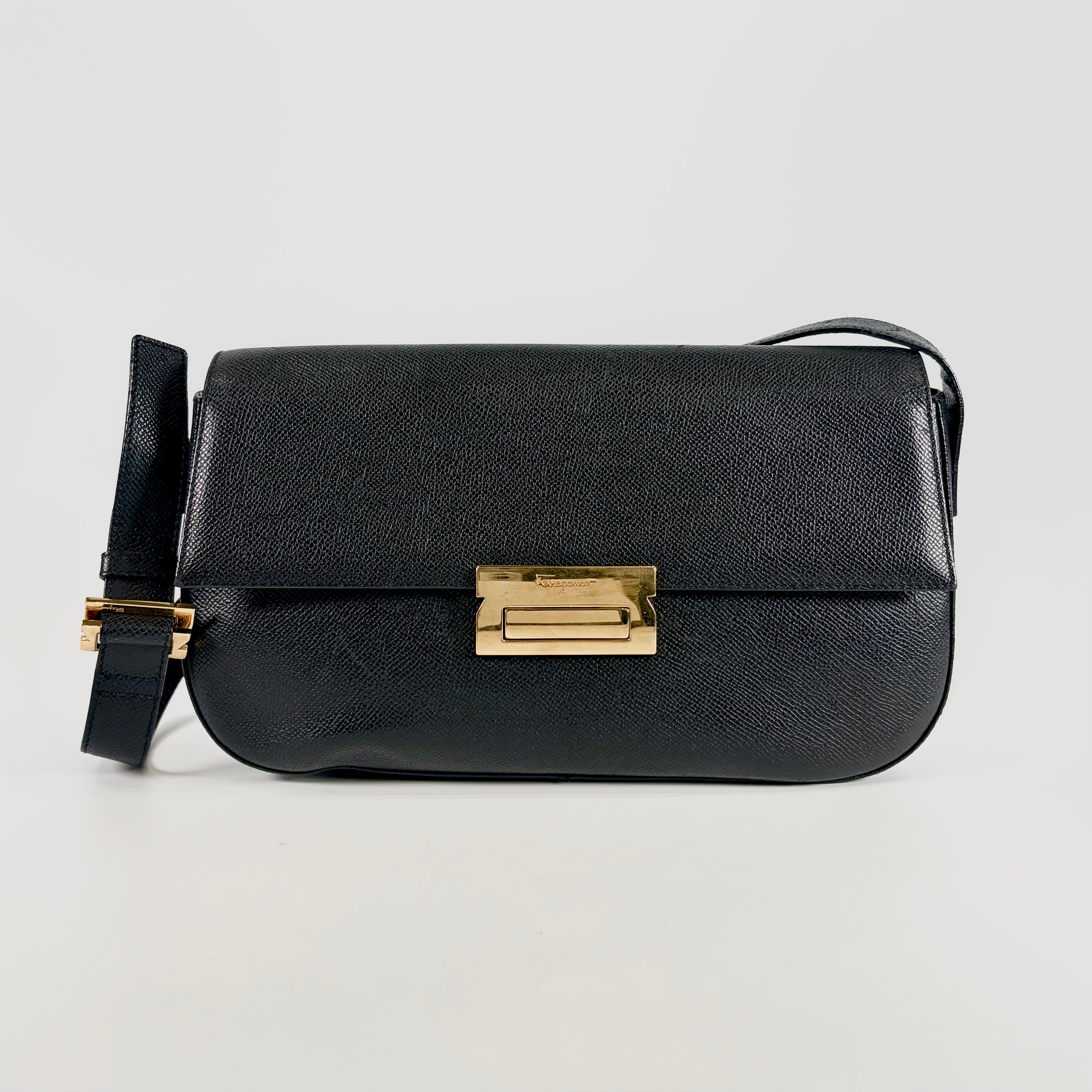 2606 secondhand Ferragamo Shoulder bag