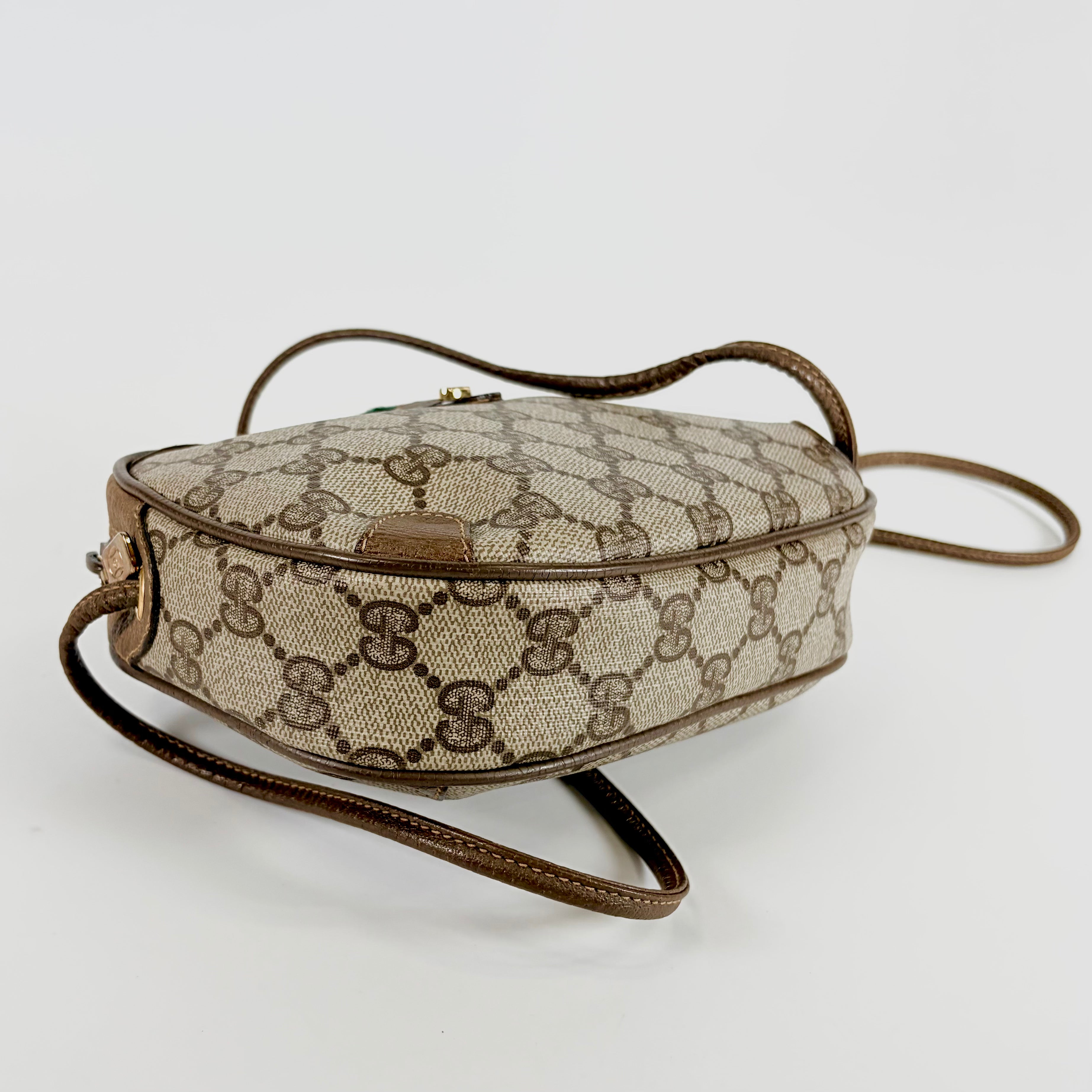 2607 secondhand GUCCI GG Supreme Shoulder bag