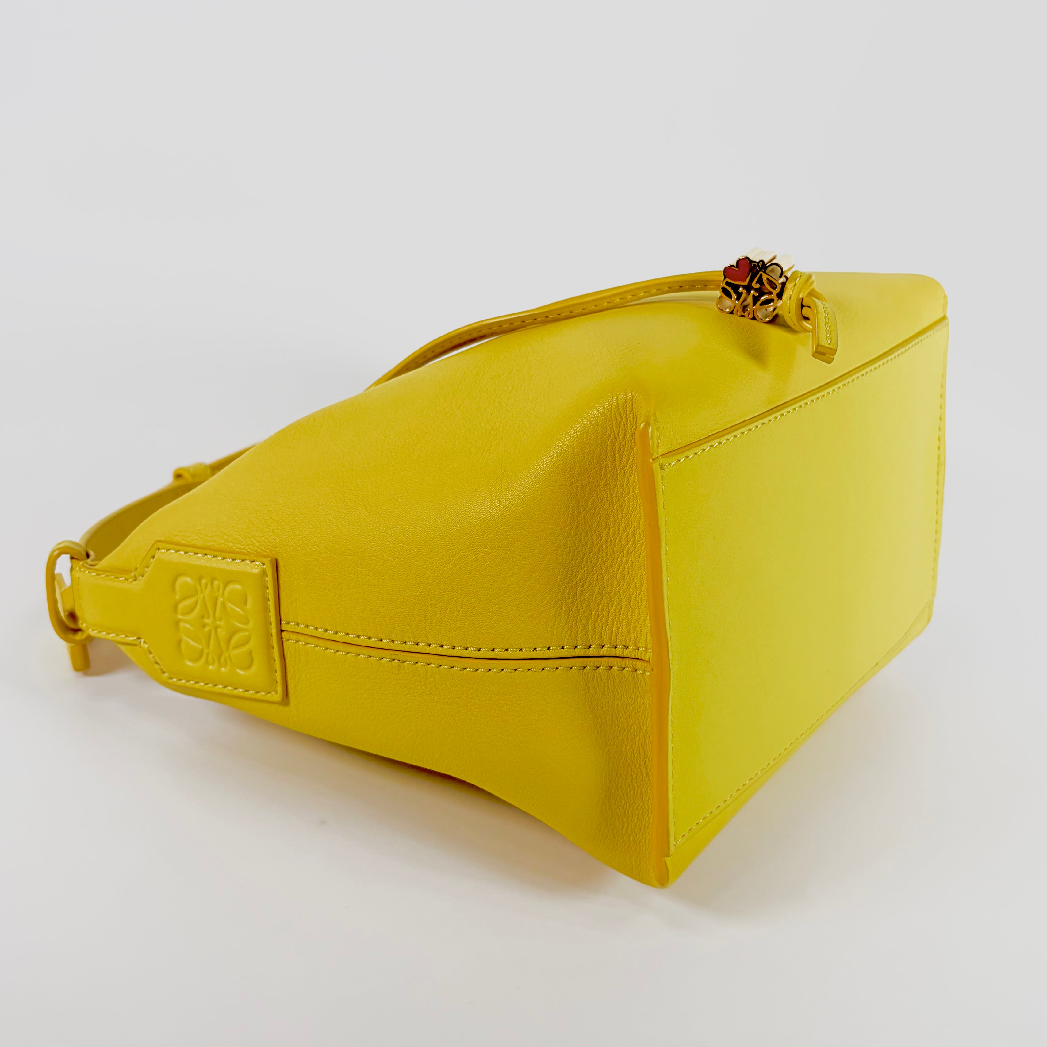 2607 secondhand LOEWE hand bag