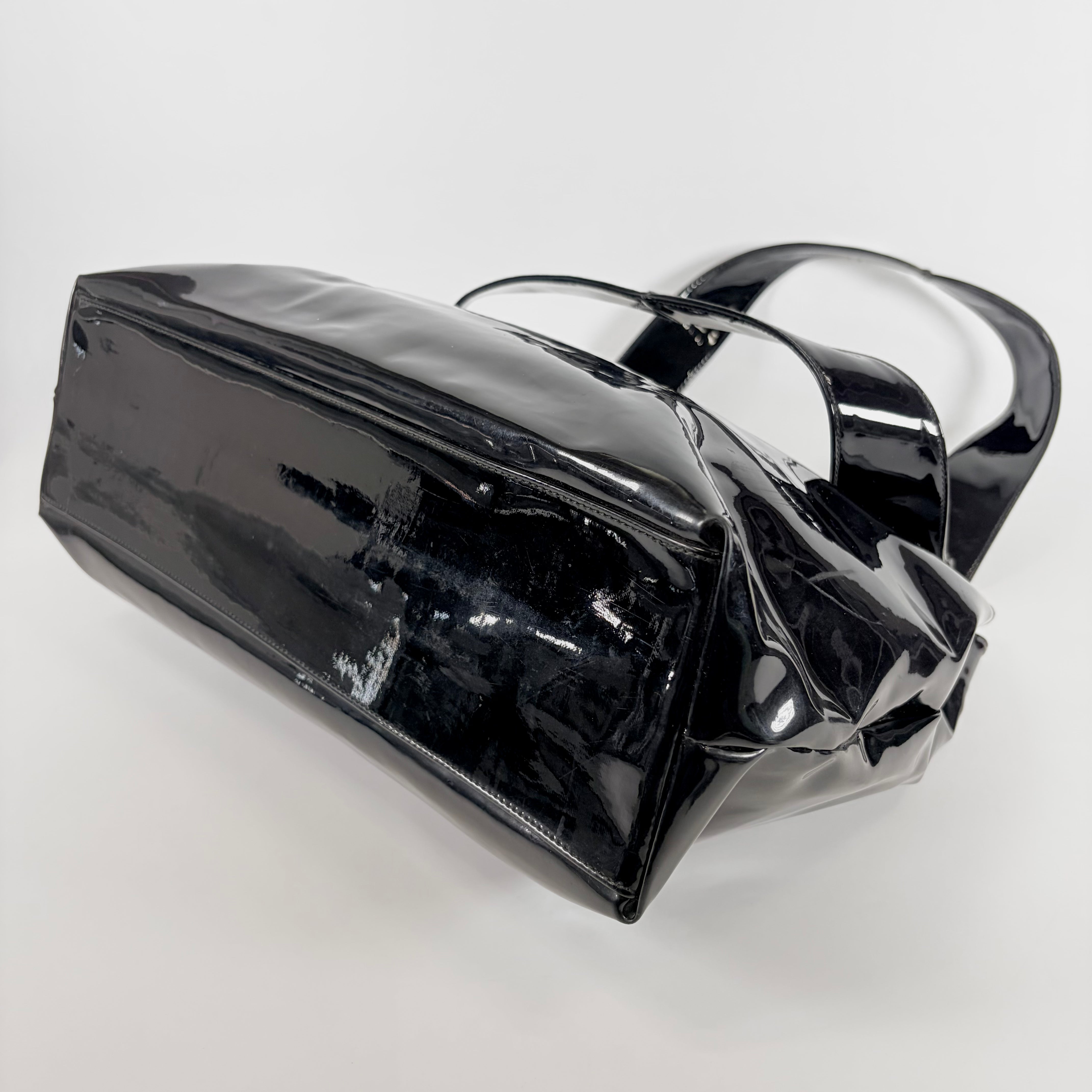 2607 secondhand Ferragamo patent Shoulder bag