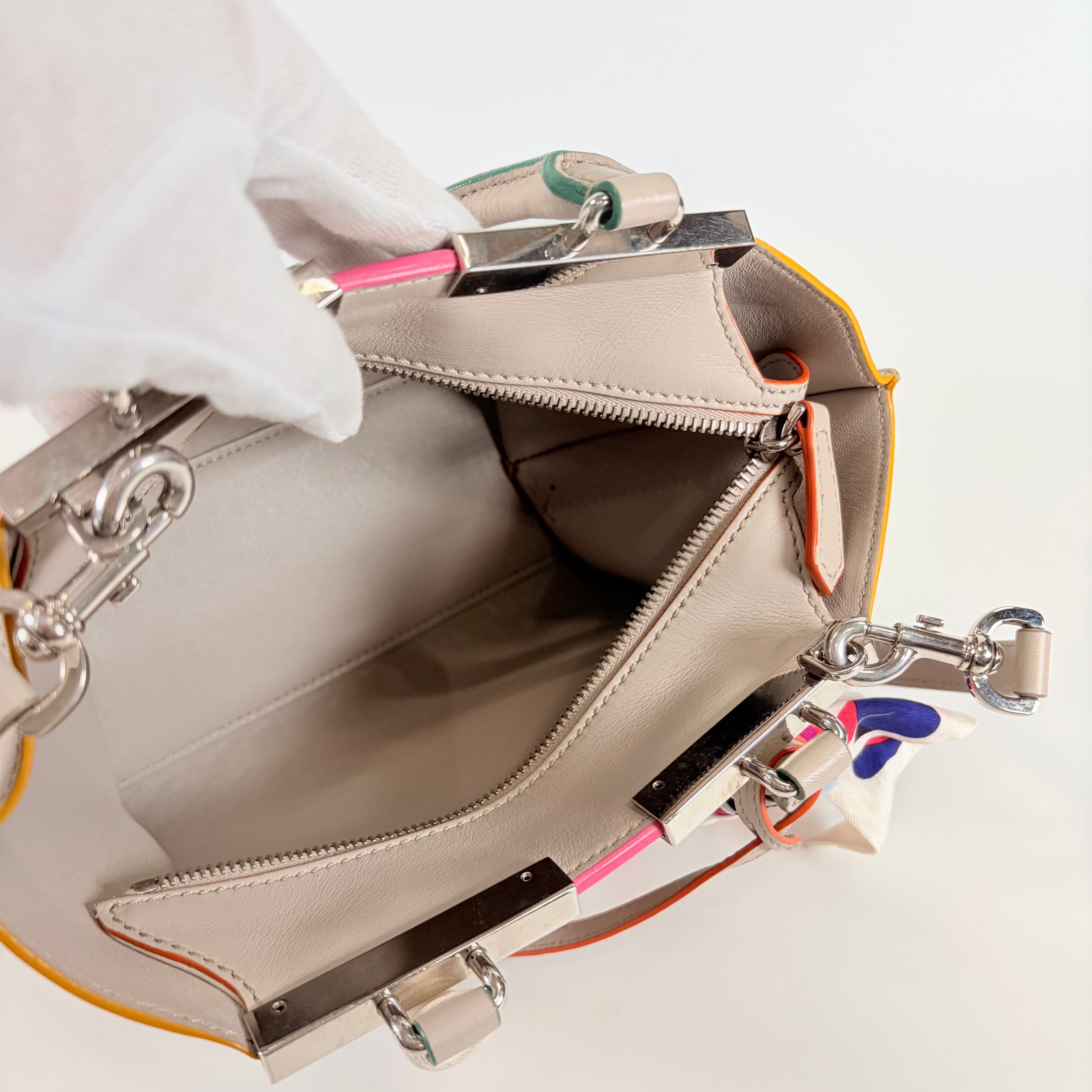 2607 secondhand FENDI Petit Troisjours
