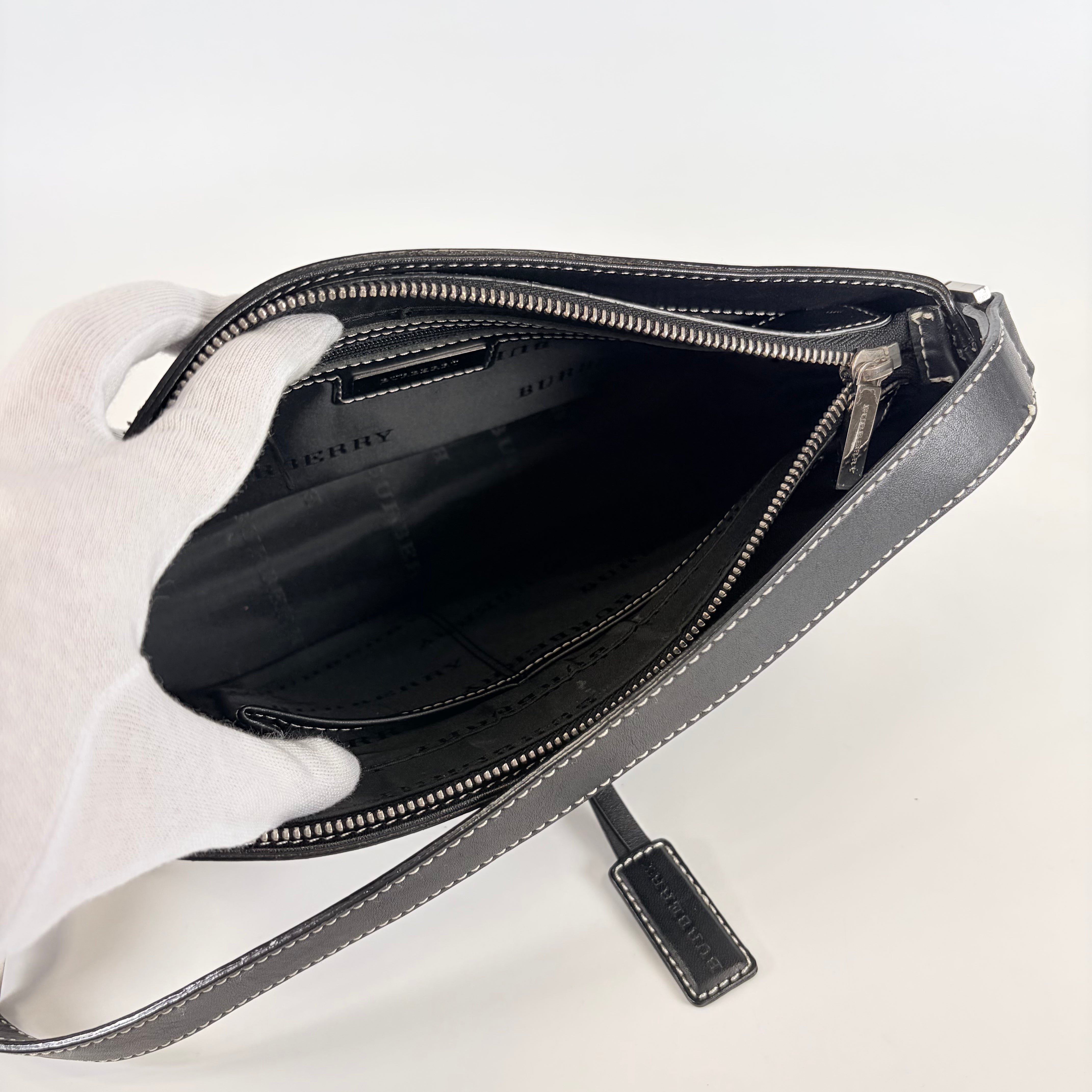 2607 secondhand Burberry Hand Bag