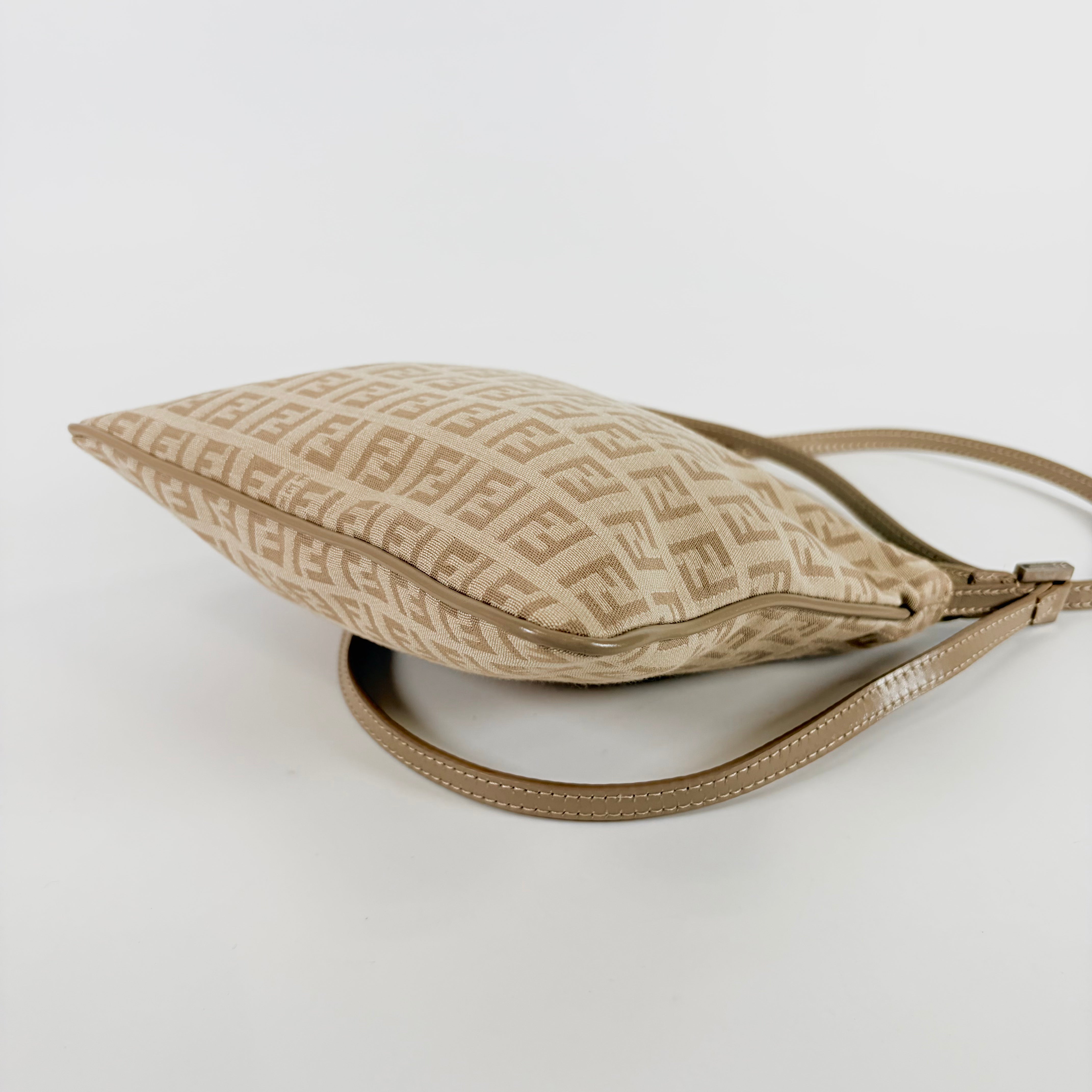 2607 secondhand FENDI Zucchino Shoulder bag