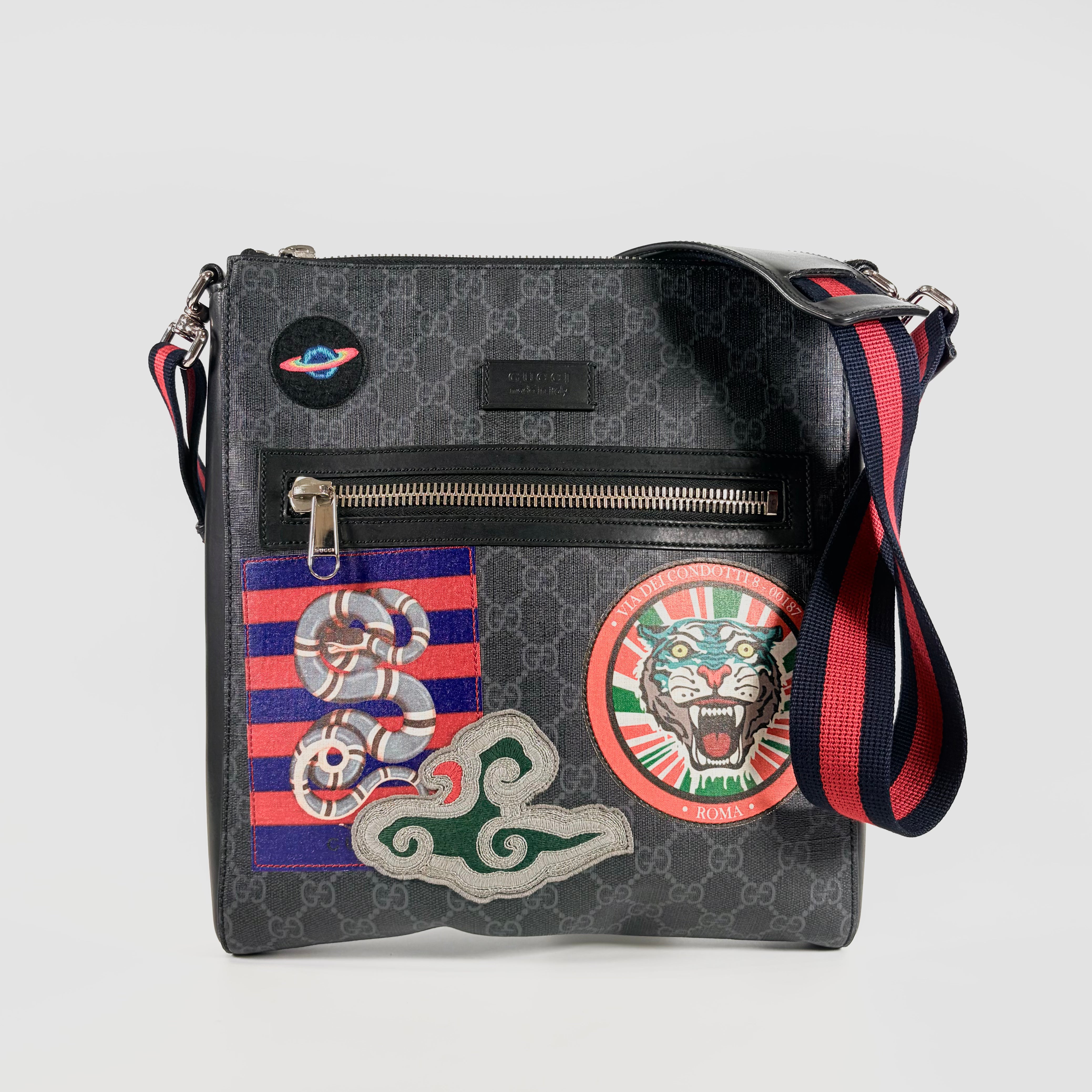 2607 secondhand GUCCI GG Supreme Shoulder bag
