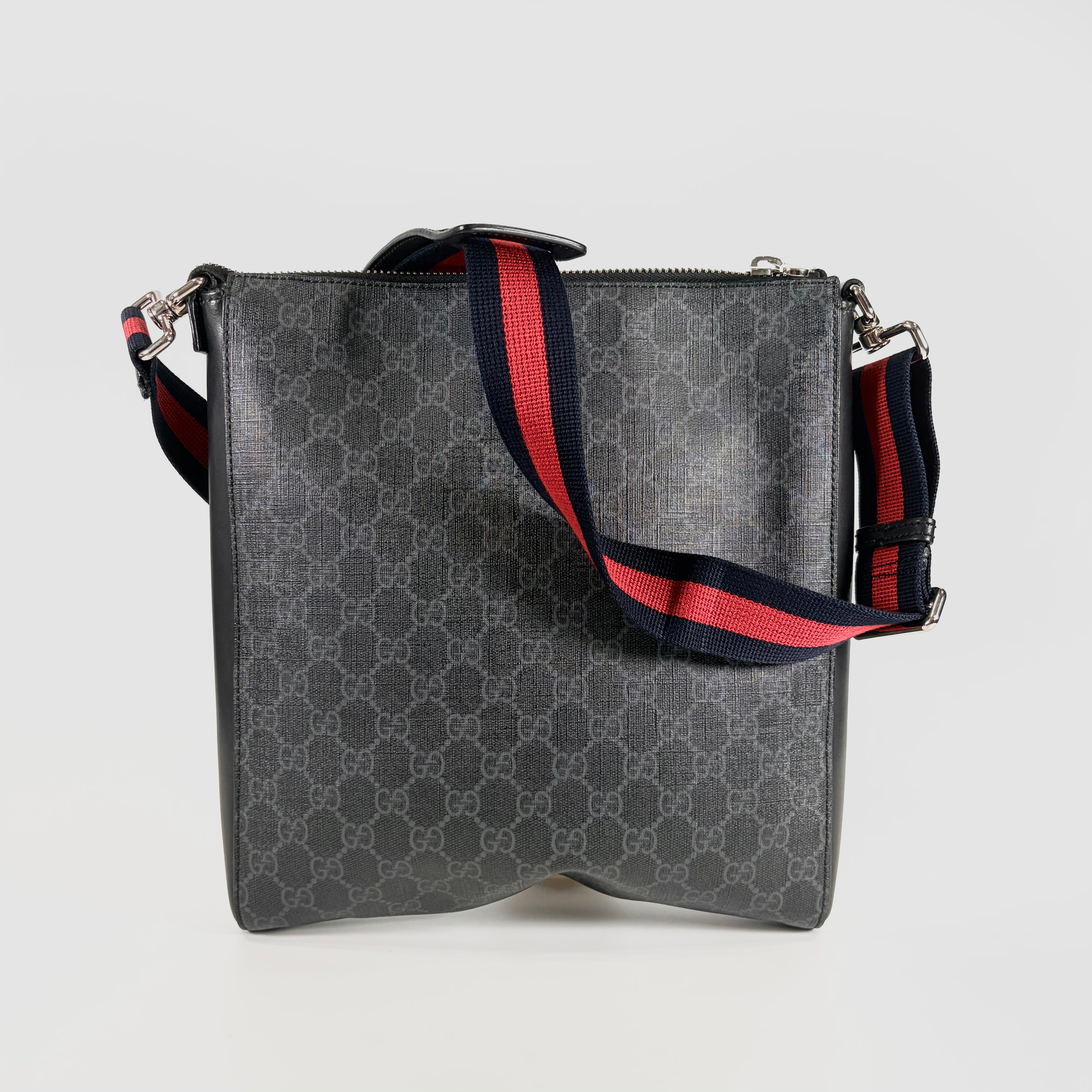 2607 secondhand GUCCI GG Supreme Shoulder bag