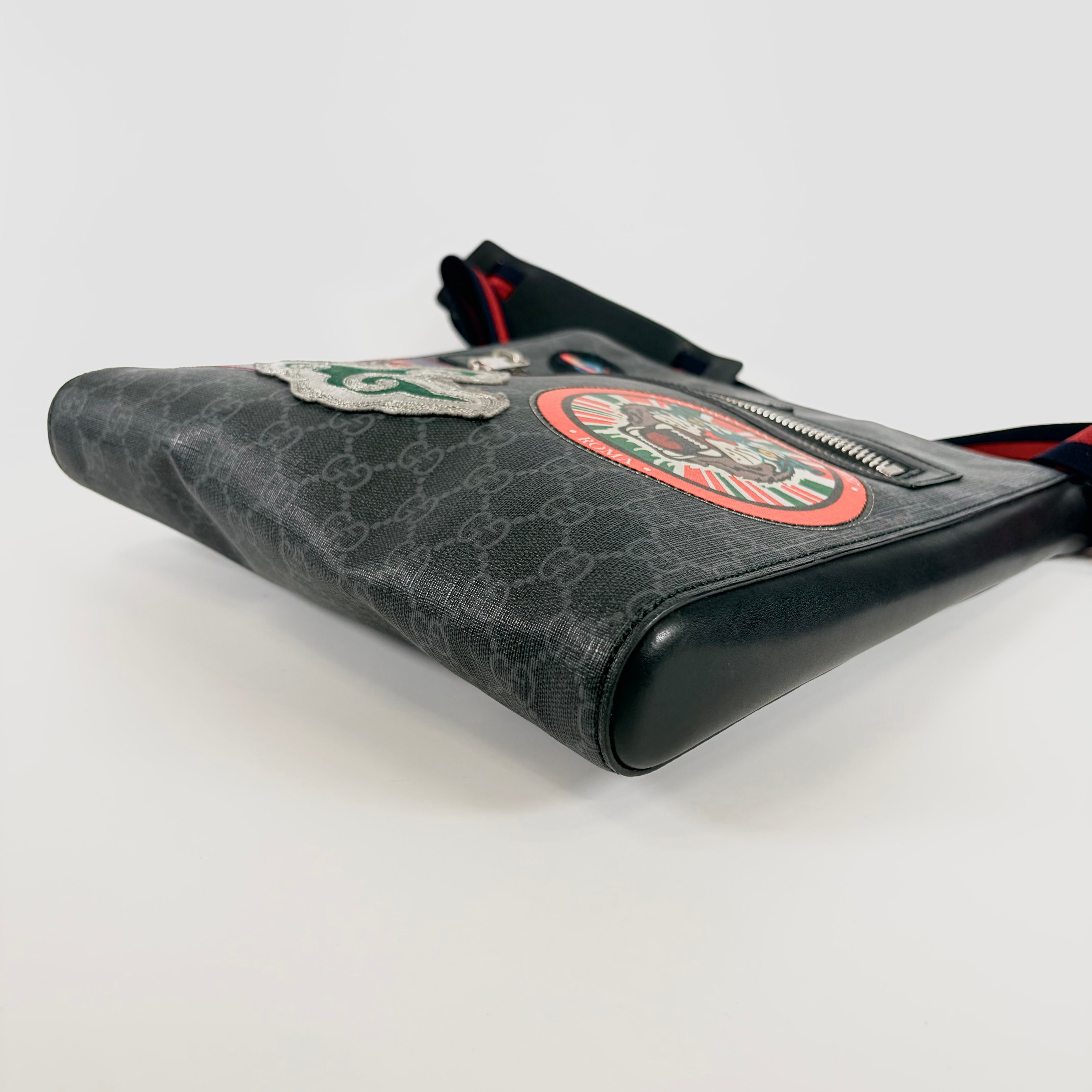2607 secondhand GUCCI GG Supreme Shoulder bag
