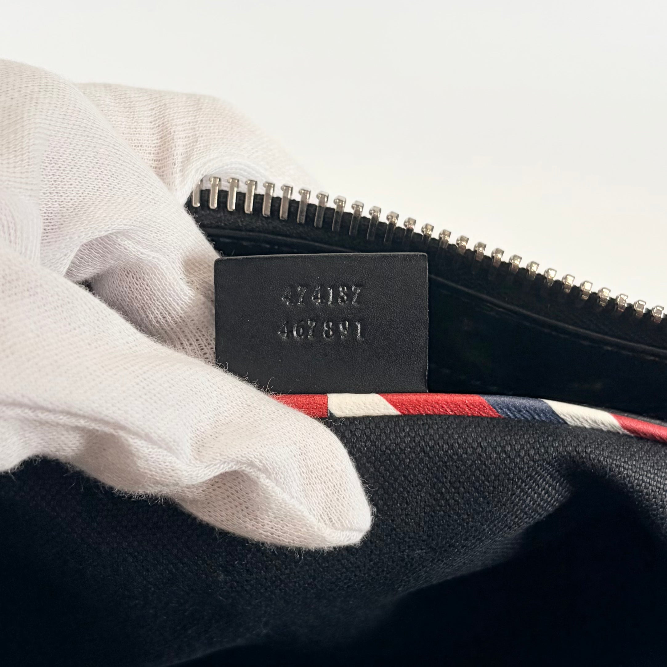 2607 secondhand GUCCI GG Supreme Shoulder bag