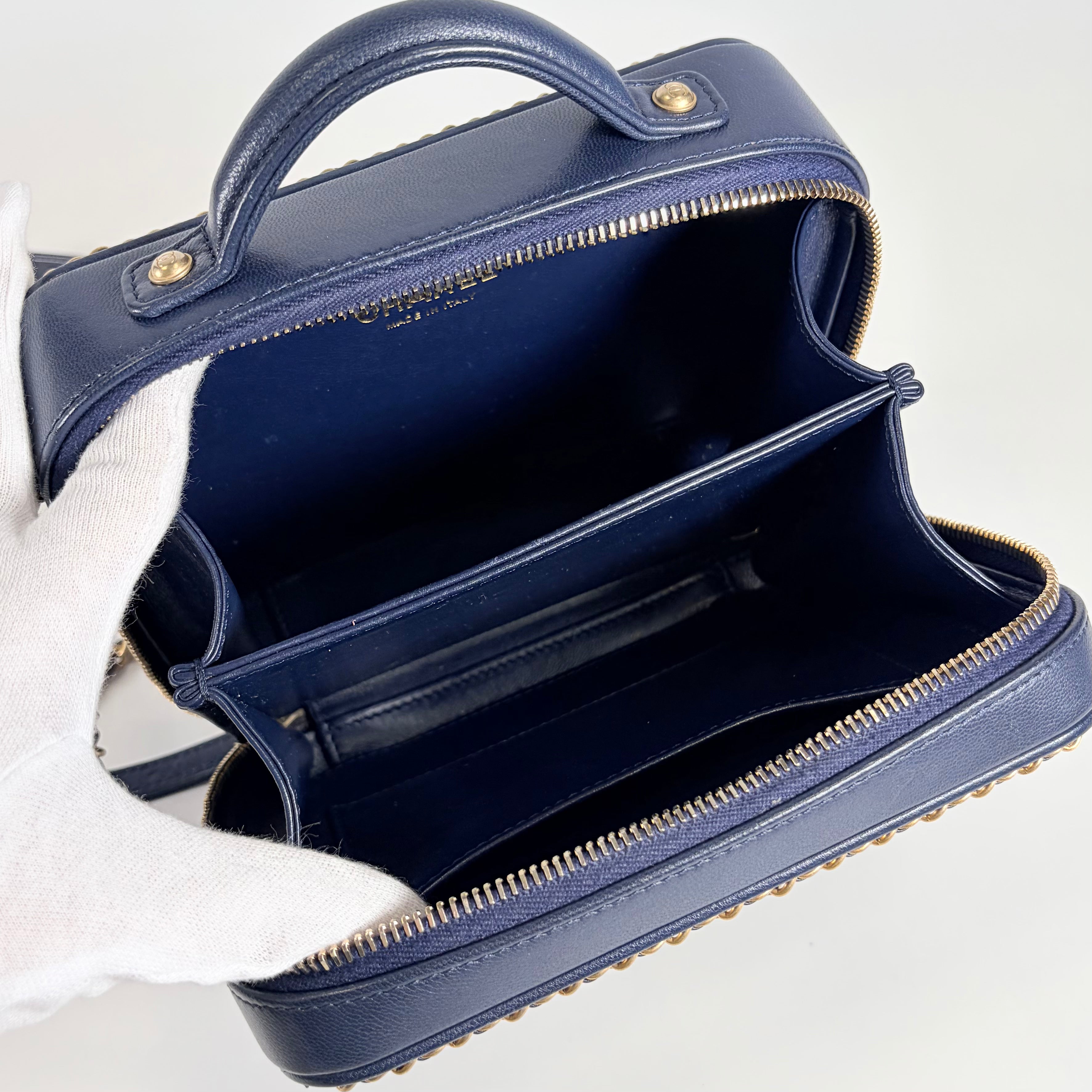 2607 secondhand CHANEL Philly Gri 2WAY Vanity bag Navy lambskin gold metal fittings 29