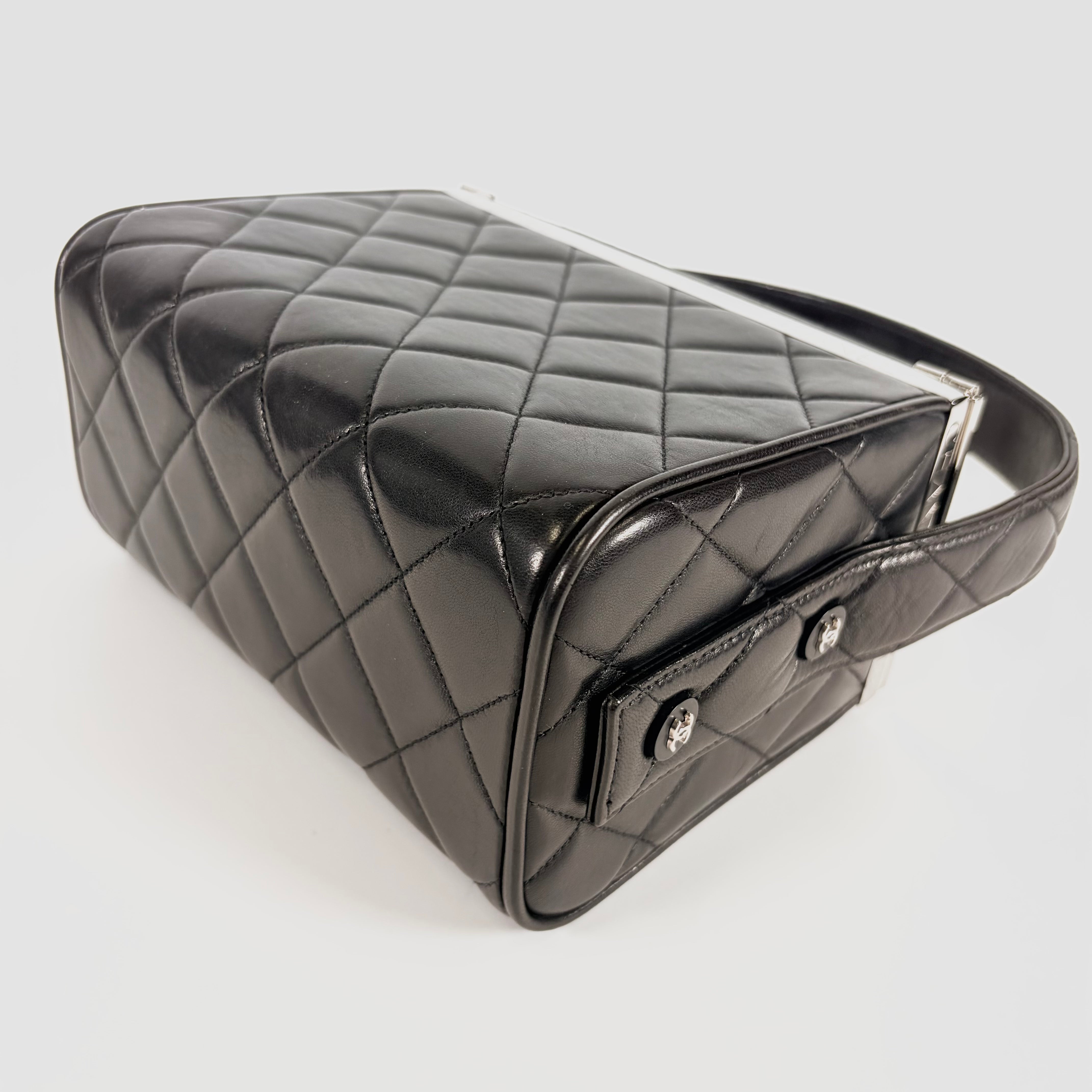 2607 secondhand CHANEL hand bag