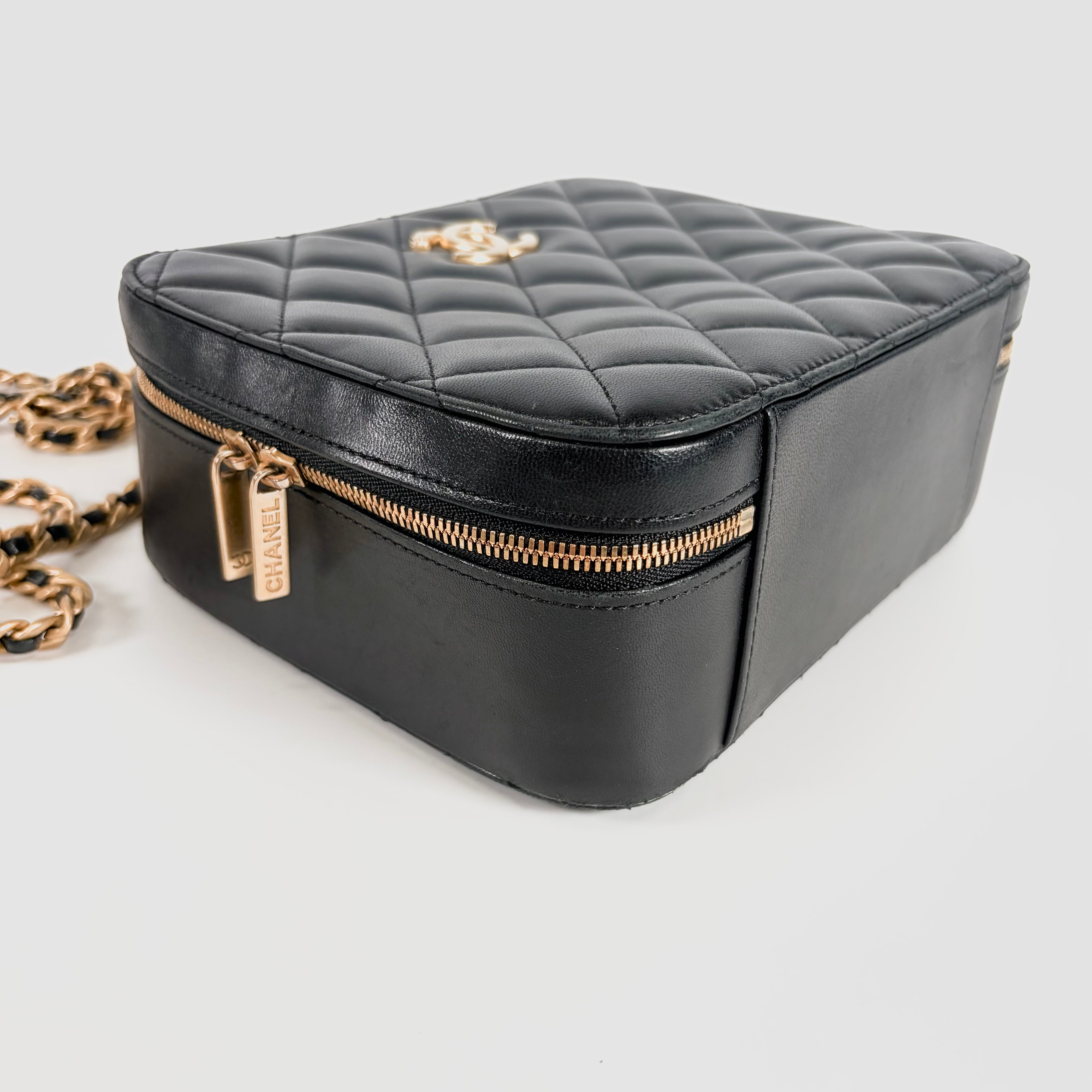 2607 secondhand CHANEL Matelasse top handle Chain Shoulder Bag black lambskin