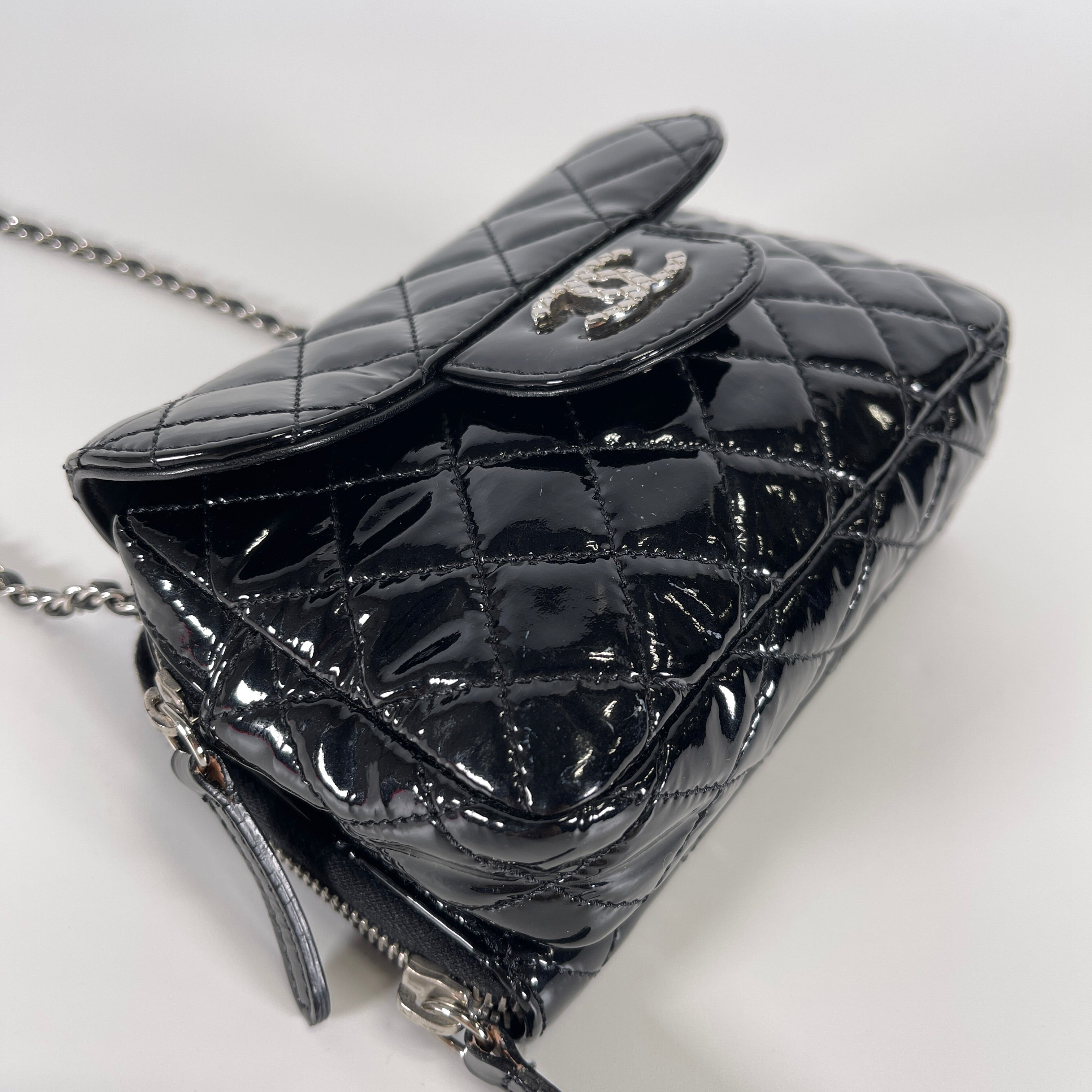 2512 secondhand  CHANEL patent chain shoulderbag