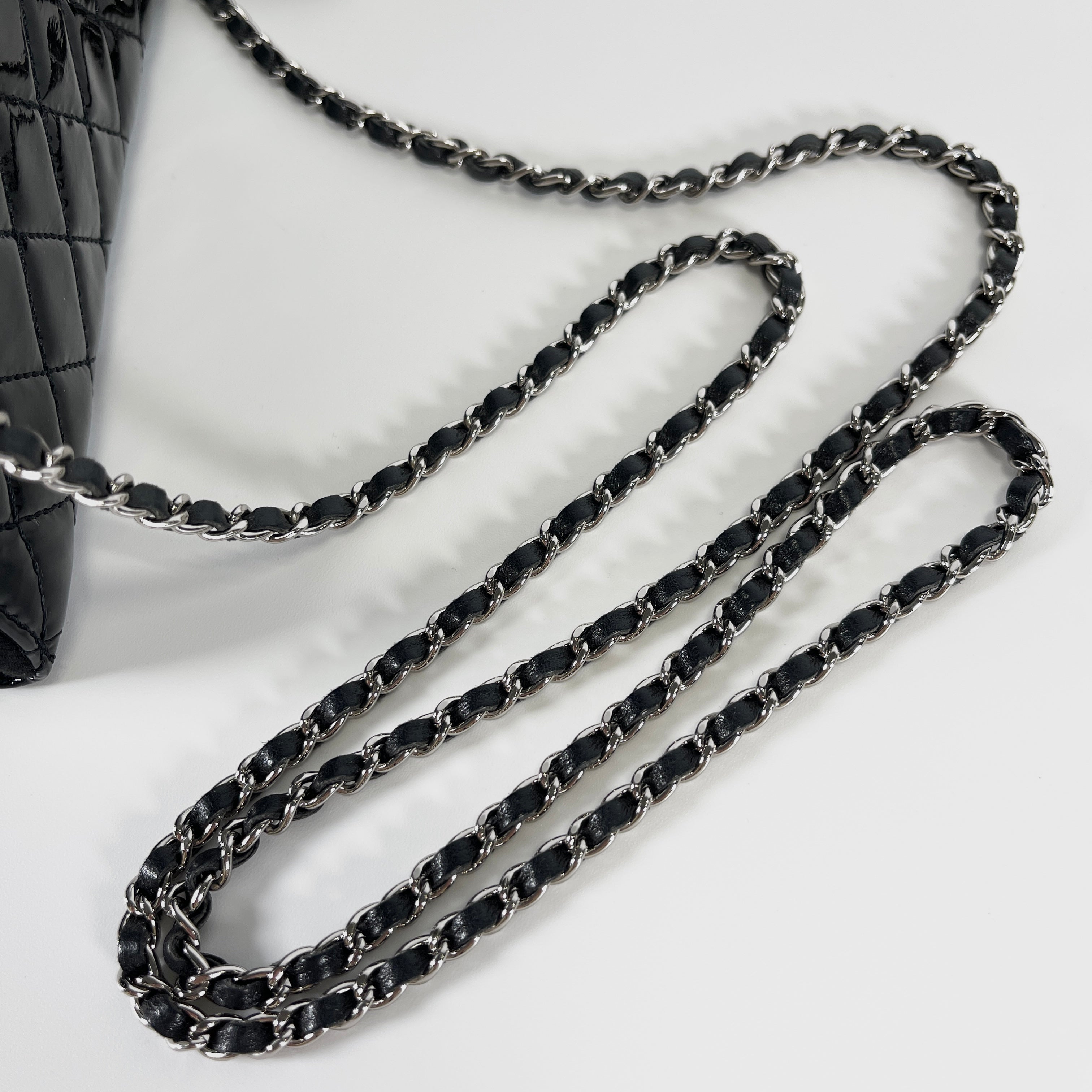 2512 secondhand  CHANEL patent chain shoulderbag