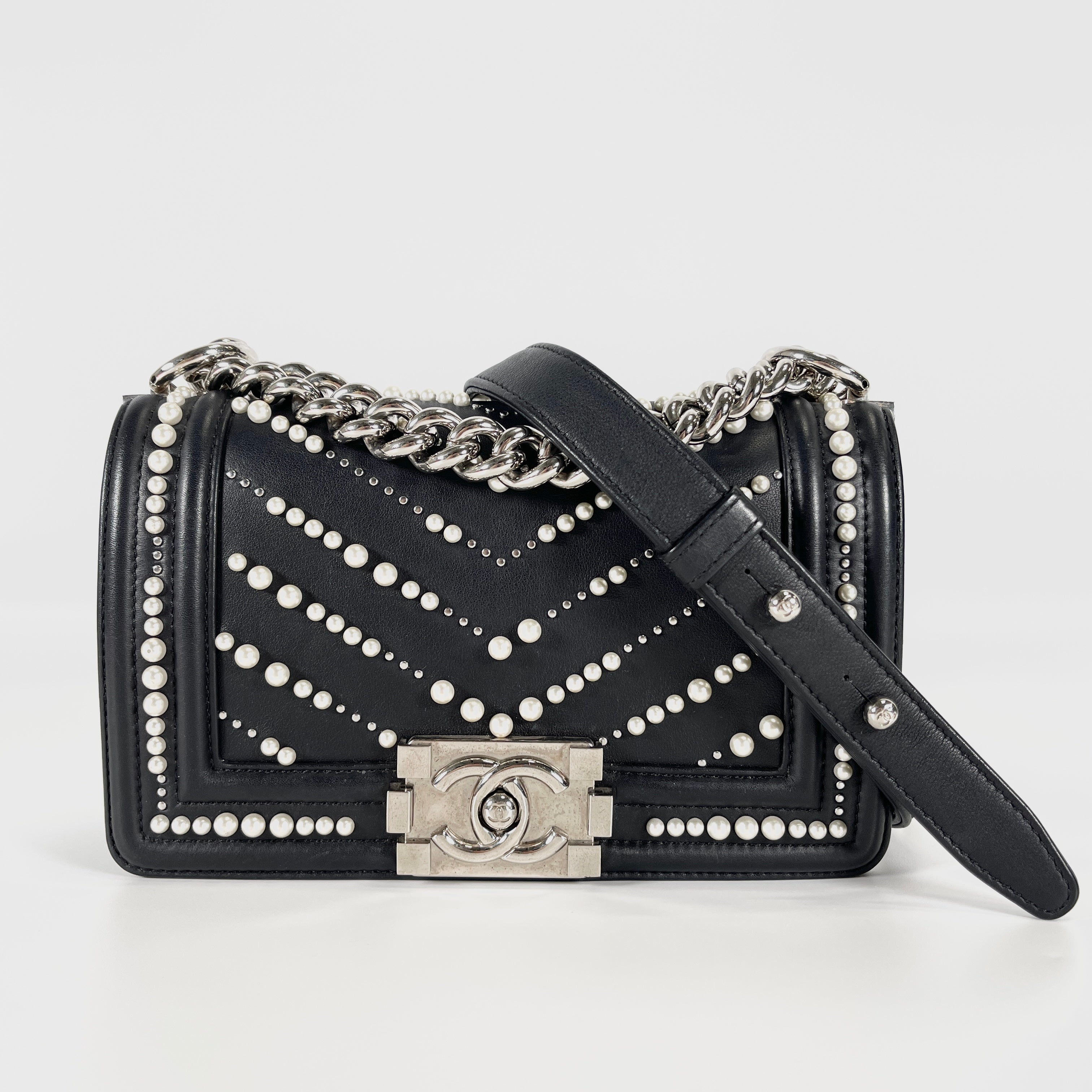 2601 secondhand CHANEL Boy