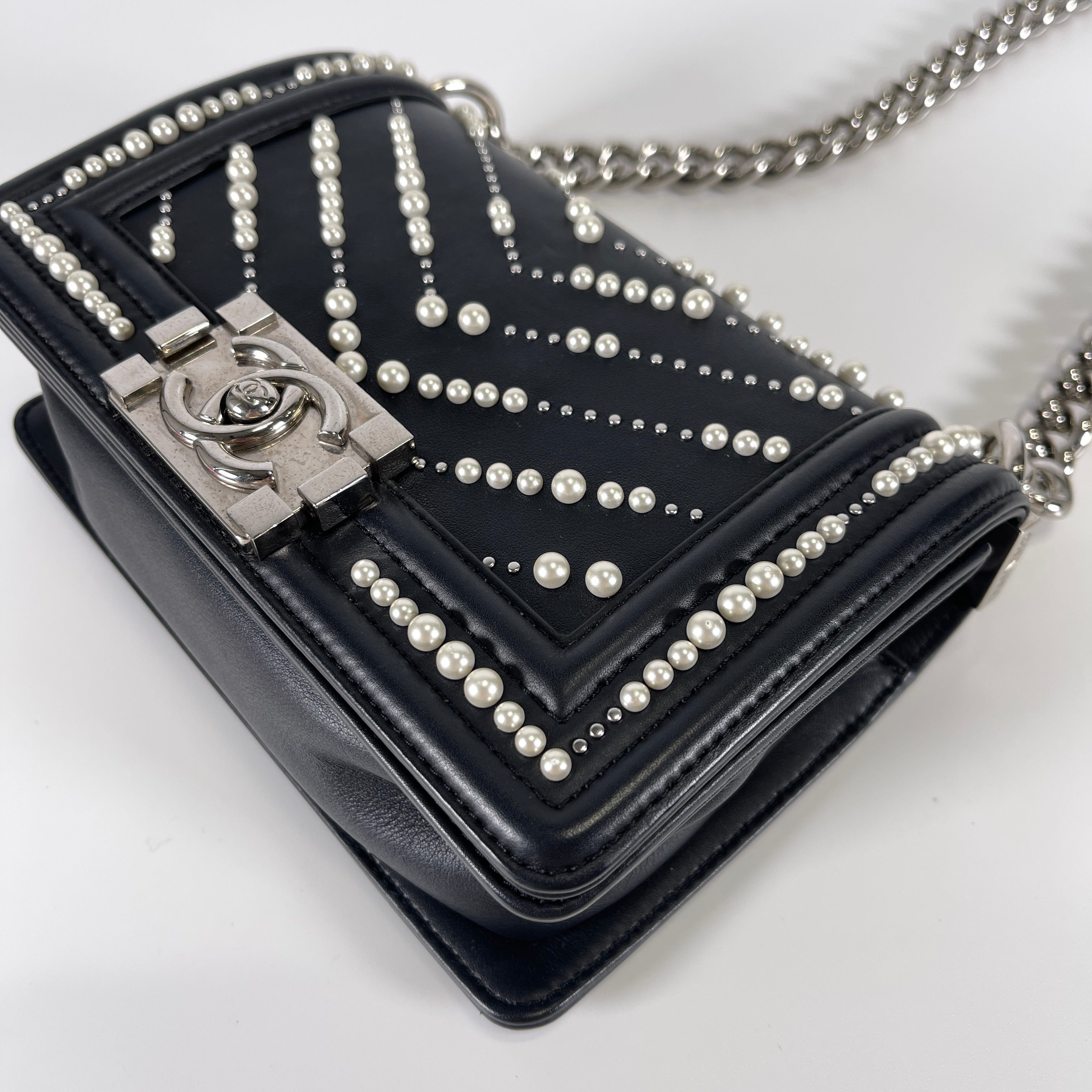 2601 secondhand CHANEL Boy