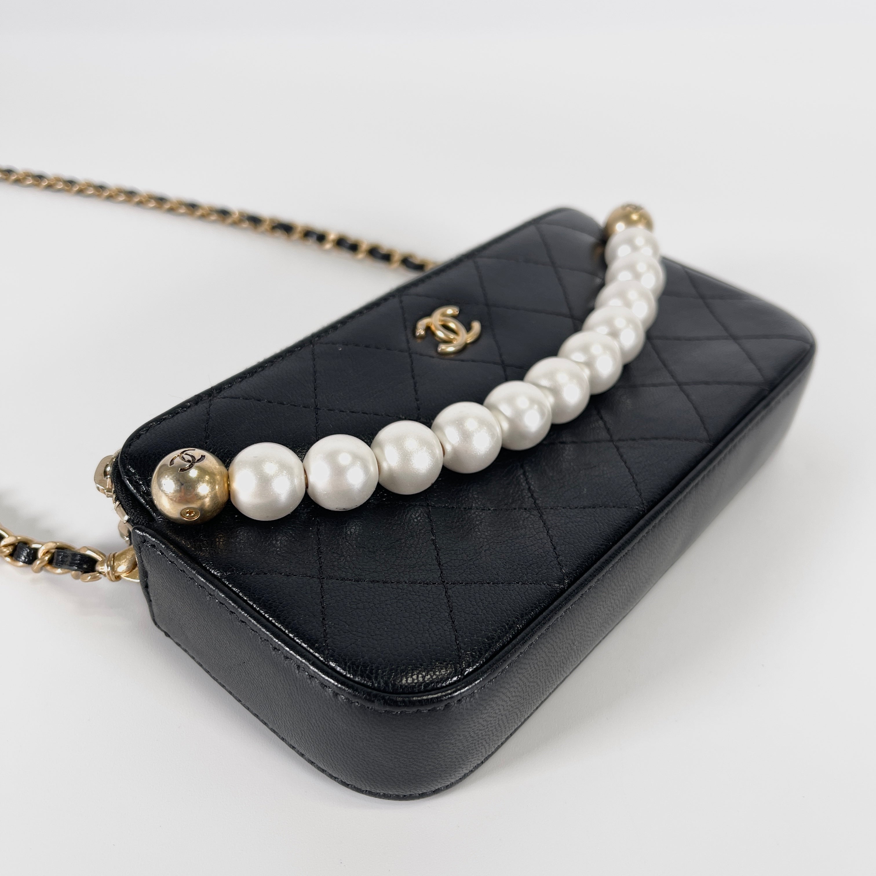 2601 secondhand CHANEL fake Pearl With Chain Wallet